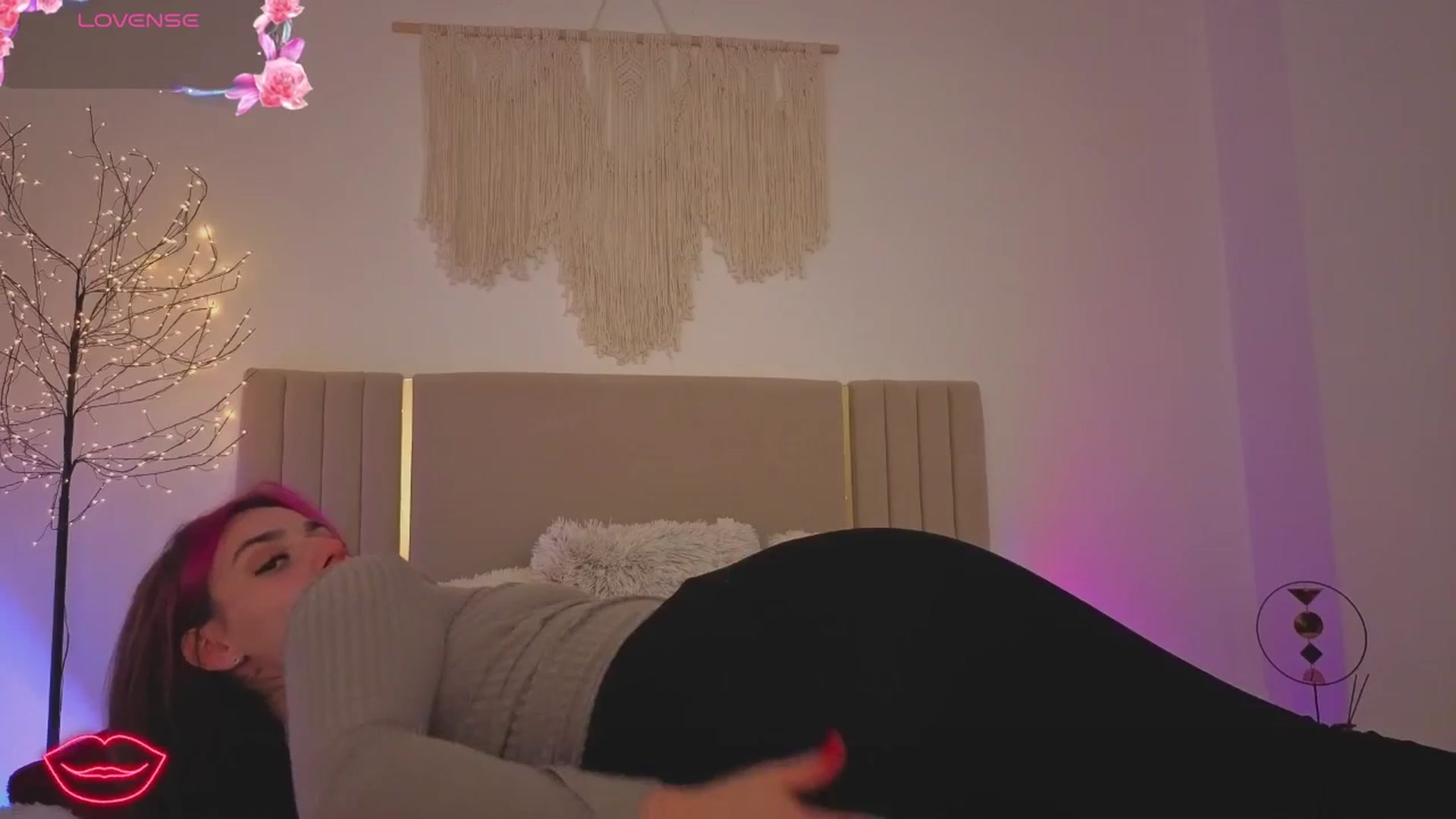 Gallery image thumbnail from M1ss_arina's myfreecams stream on, 04/14/2026, 23:26 image 5 of 20