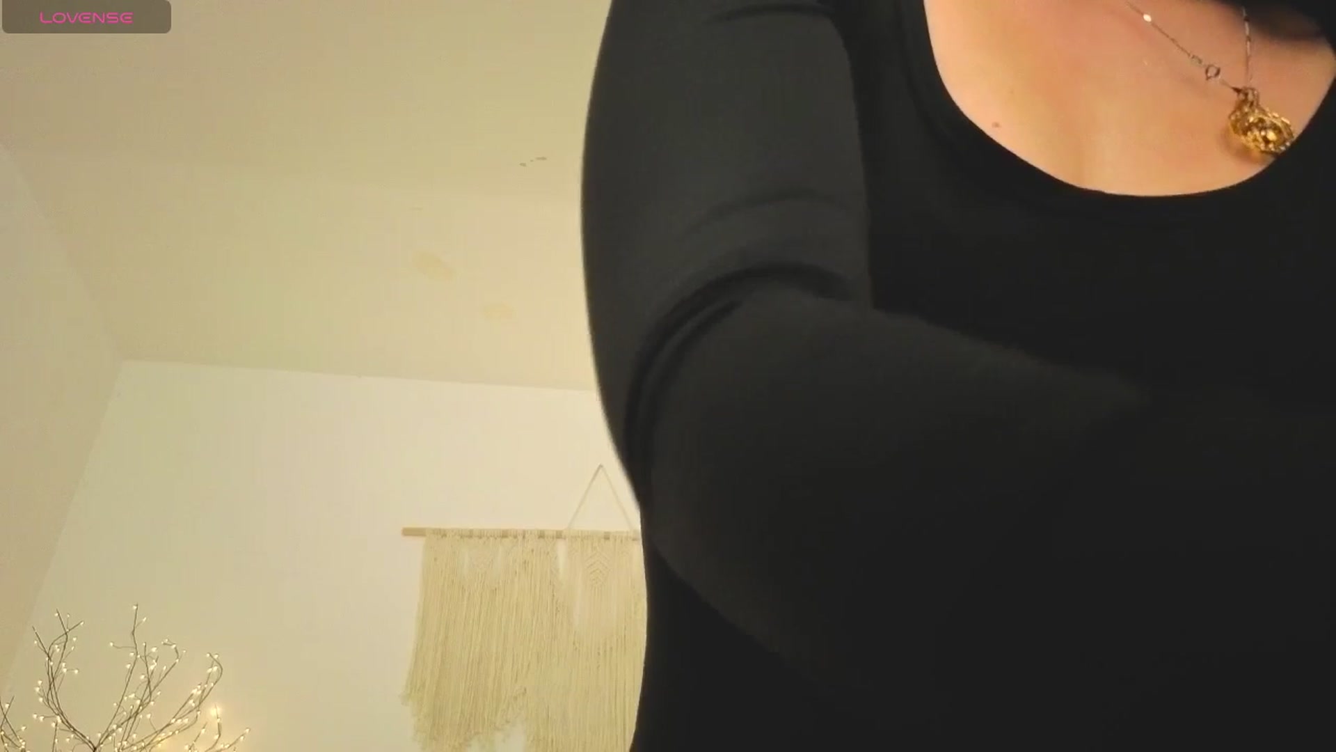 Gallery image thumbnail from M1ss_arina's myfreecams stream on, 04/17/2026, 23:56 image 4 of 20