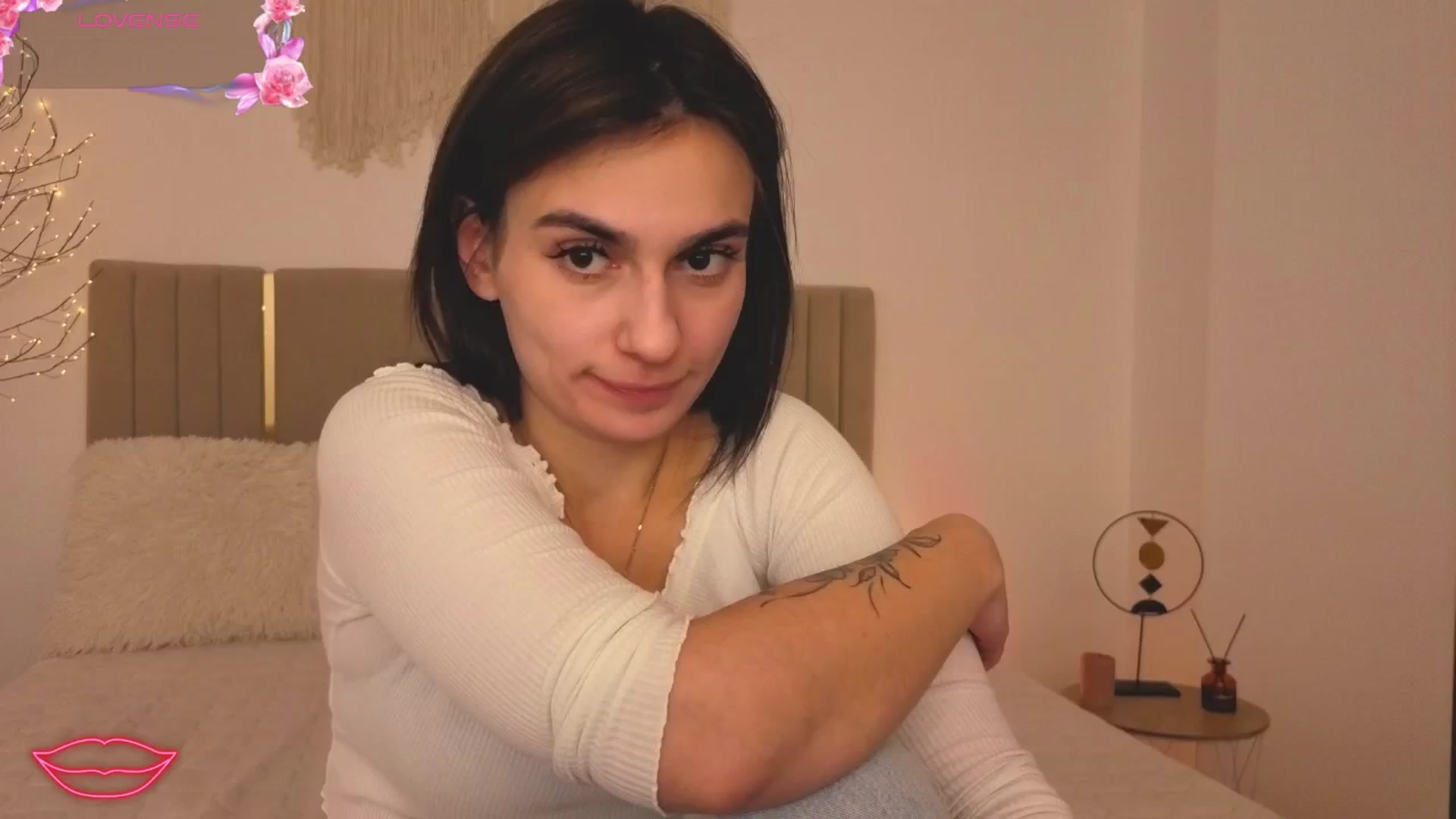 Gallery image thumbnail from M1ss_arina's myfreecams stream on, 04/25/2026, 23:47 image 1 of 20