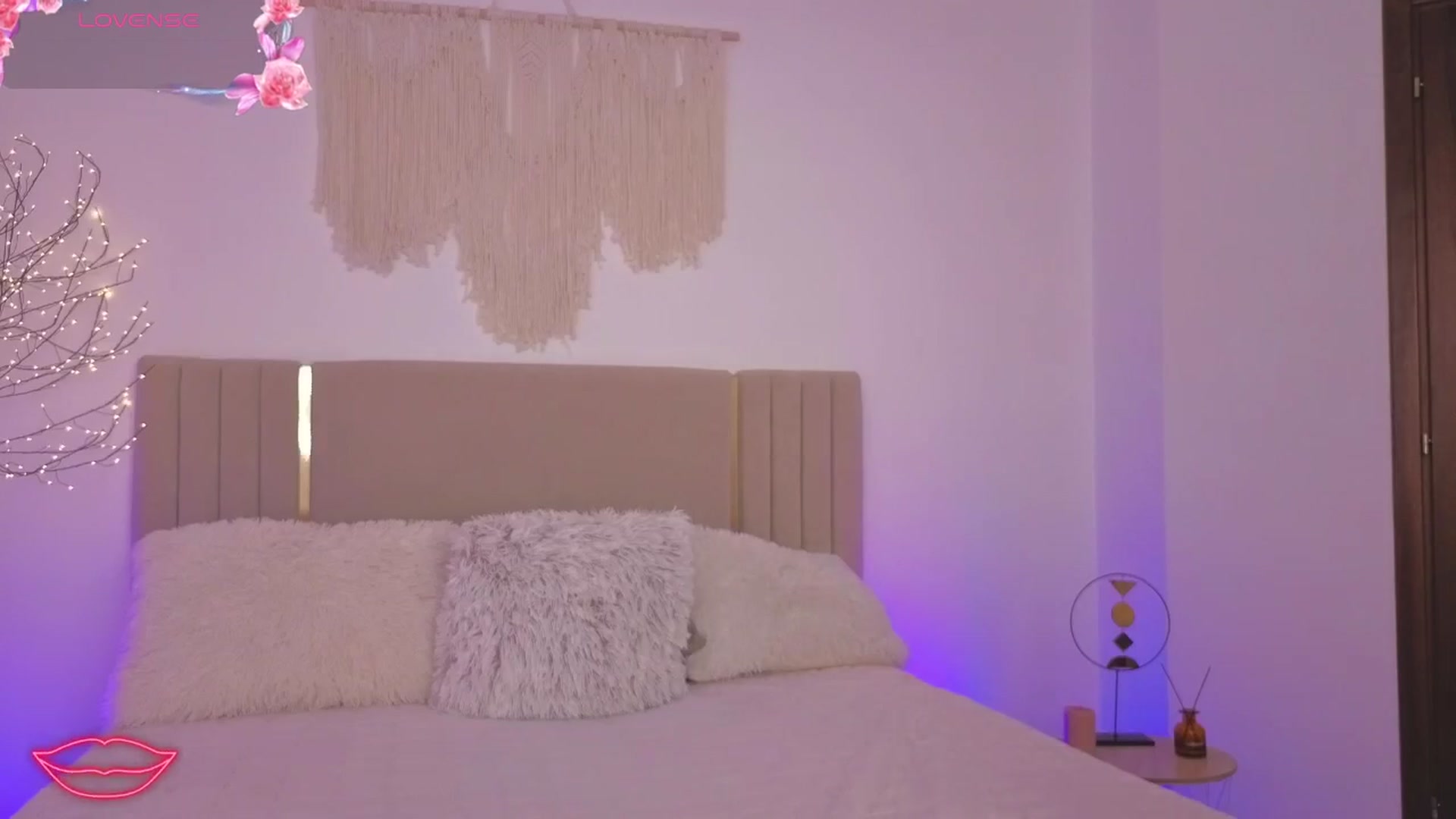 Gallery image thumbnail from M1ss_arina's myfreecams stream on, 04/25/2026, 23:47 image 10 of 20