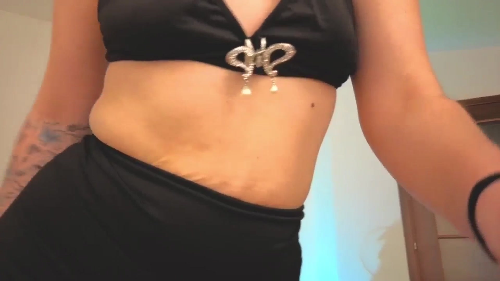 Gallery image thumbnail from M1ss_arina's myfreecams stream on, 04/27/2026, 24:02 image 12 of 20