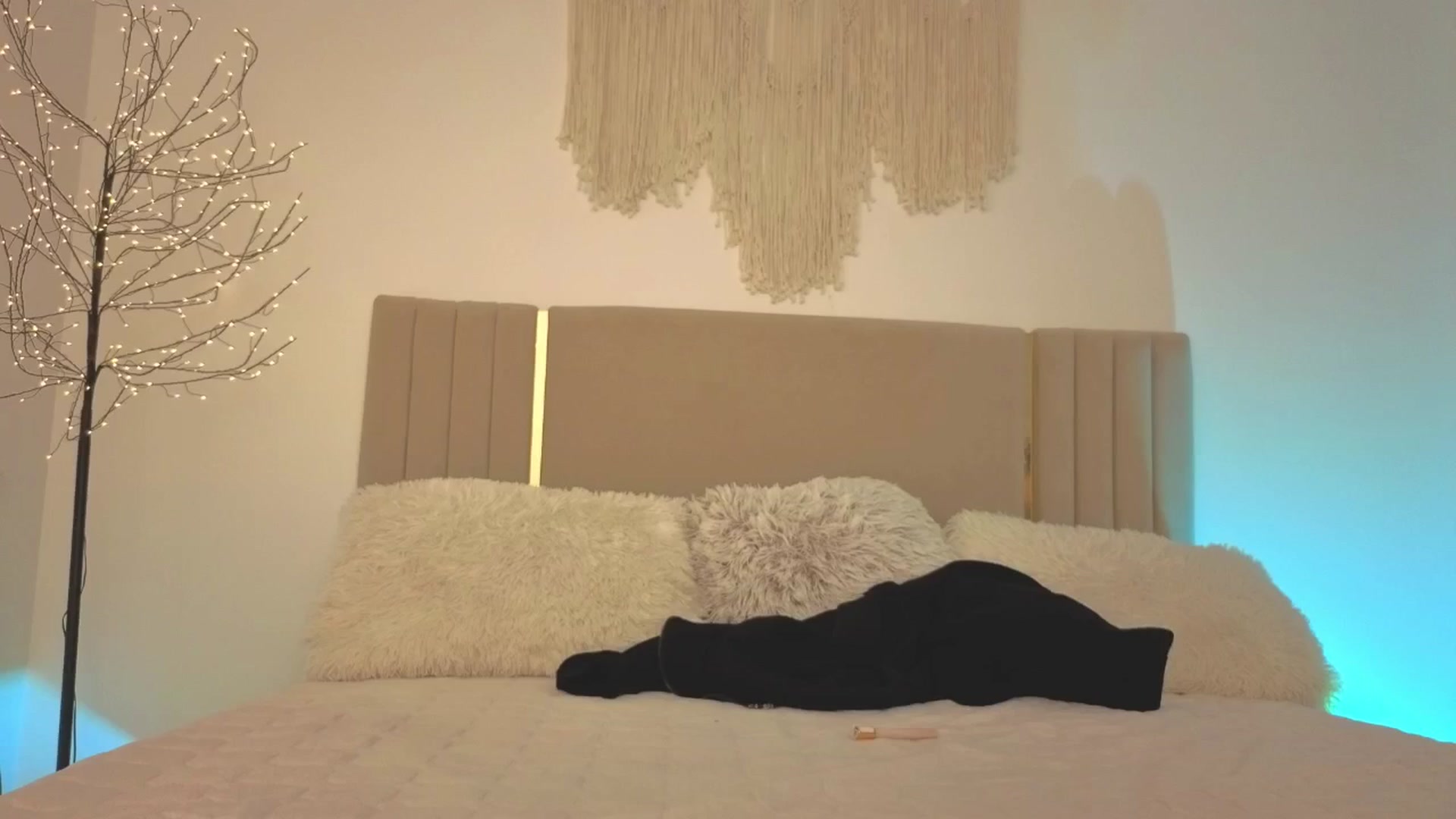 Gallery image thumbnail from M1ss_arina's myfreecams stream on, 04/27/2026, 02:28 image 19 of 20
