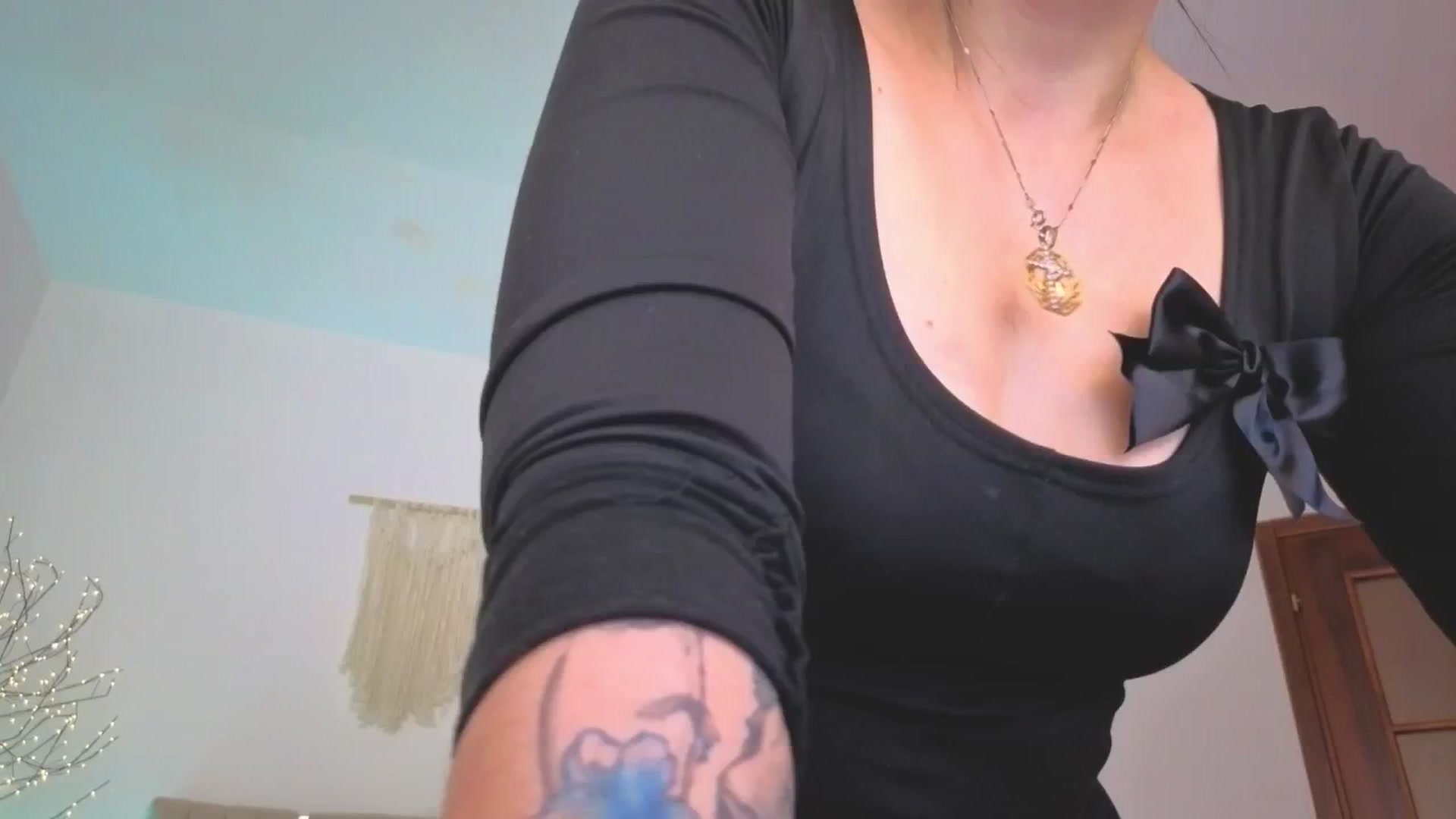 Gallery image thumbnail from M1ss_arina's myfreecams stream on, 04/30/2026, 08:06 image 14 of 20