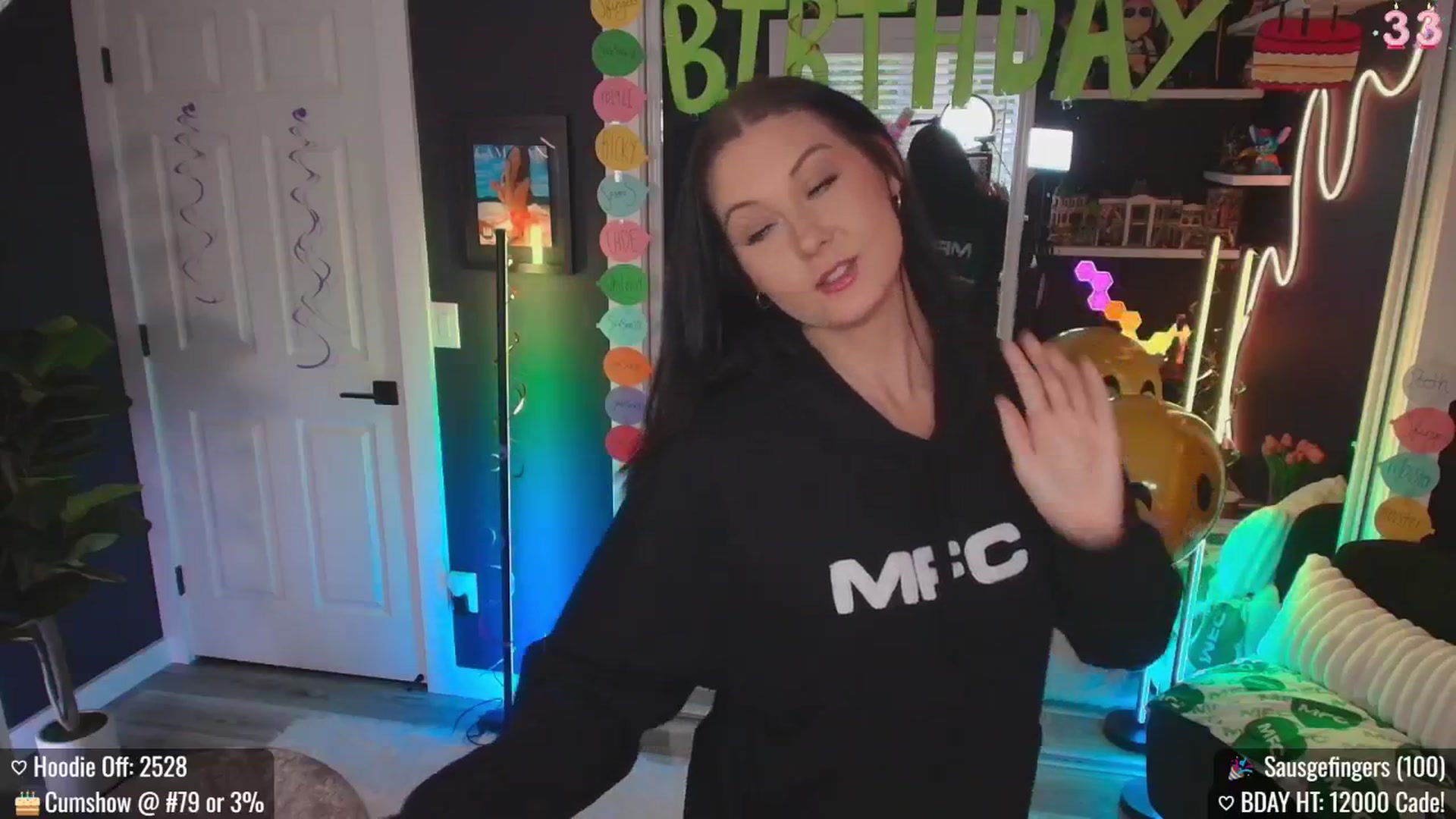 Gallery image thumbnail from MACK3NZIE's myfreecams stream on, 10/13/2025, 21:32 image 11 of 20