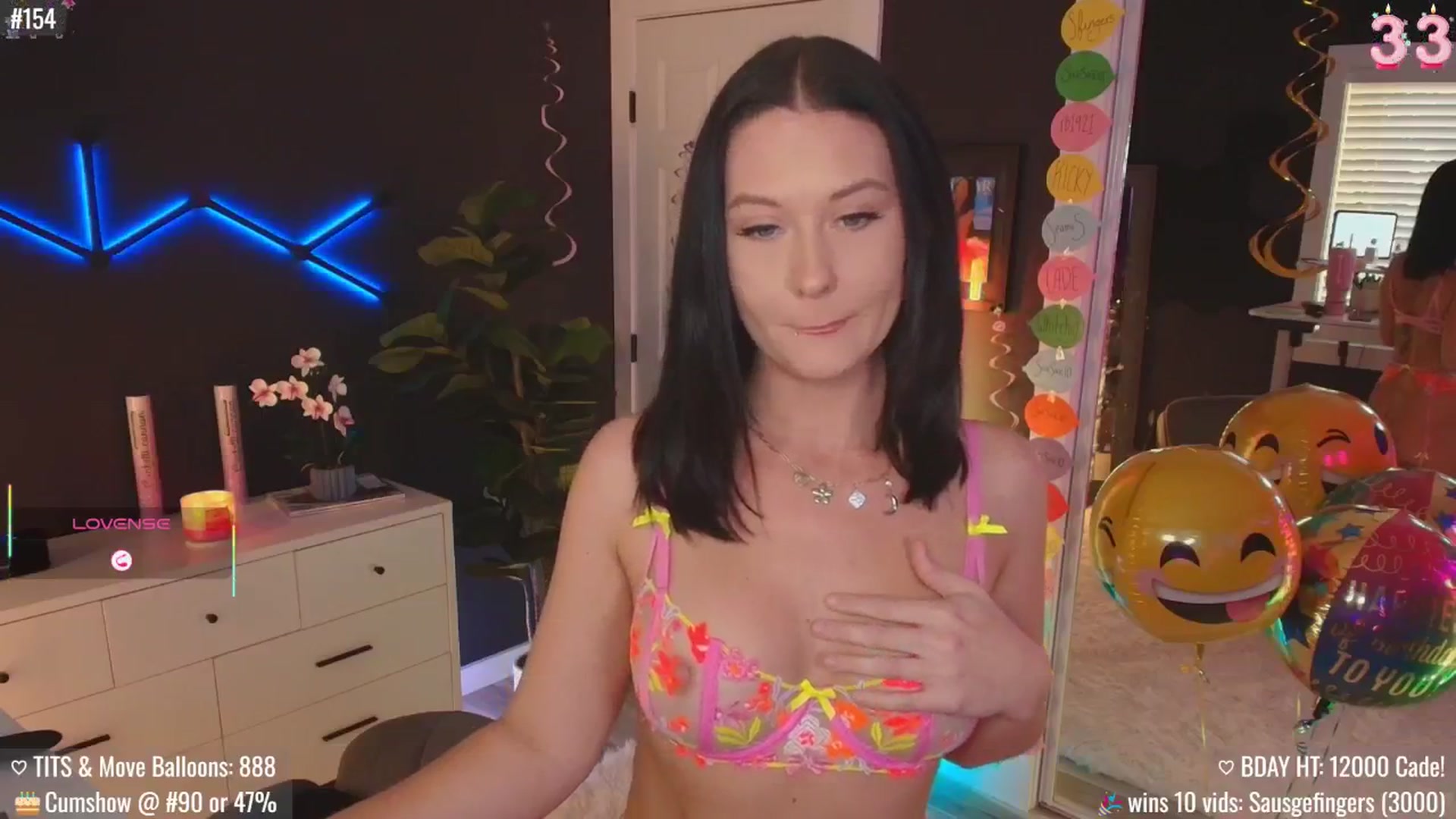 Gallery image thumbnail from MACK3NZIE's myfreecams stream on, 10/16/2025, 21:17 image 14 of 20