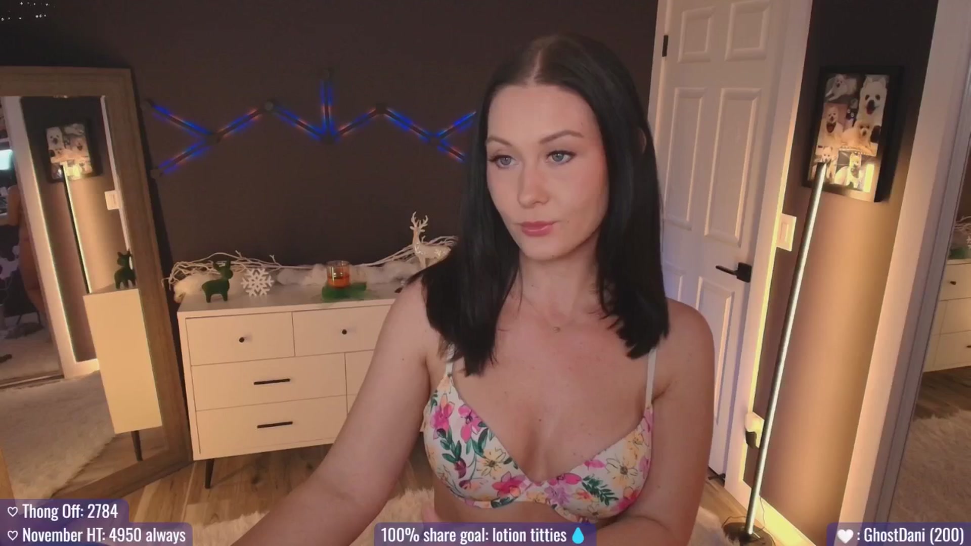 Gallery image thumbnail from MACK3NZIE's myfreecams stream on, 11/20/2025, 22:35 image 12 of 20