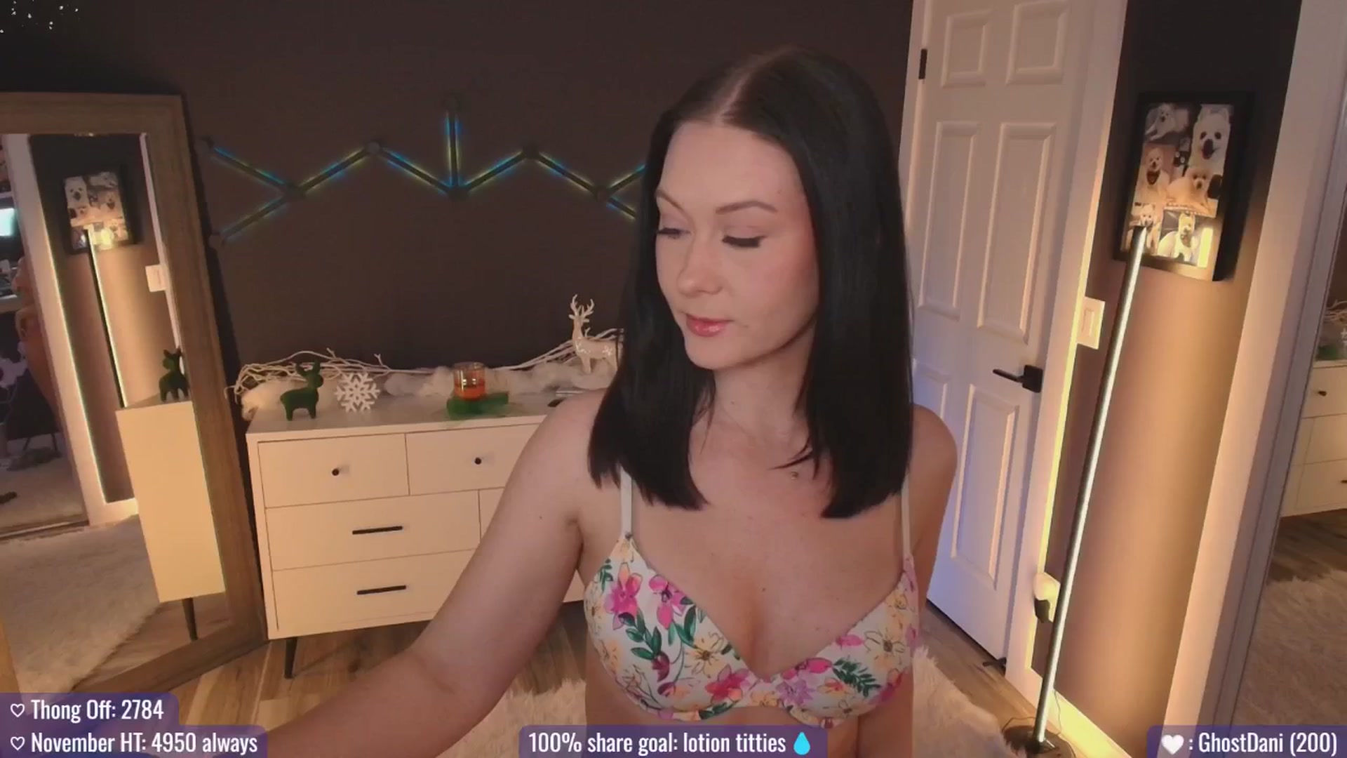 Gallery image thumbnail from MACK3NZIE's myfreecams stream on, 11/20/2025, 22:35 image 10 of 20