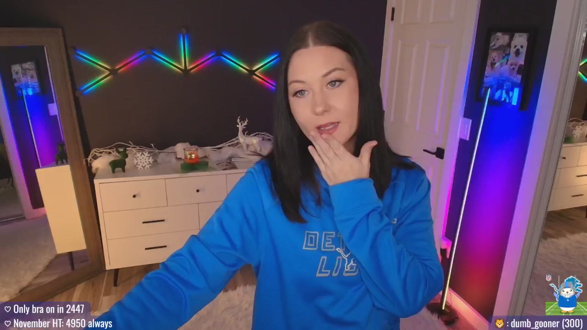 Gallery image thumbnail from MACK3NZIE's myfreecams stream on, 11/23/2025, 19:19 image 17 of 20