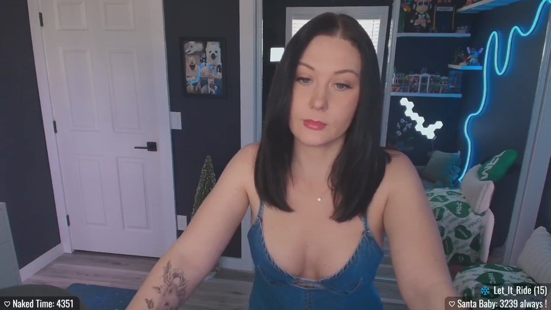 Gallery image thumbnail from MACK3NZIE's myfreecams stream on, 12/21/2025, 20:49 image 6 of 20