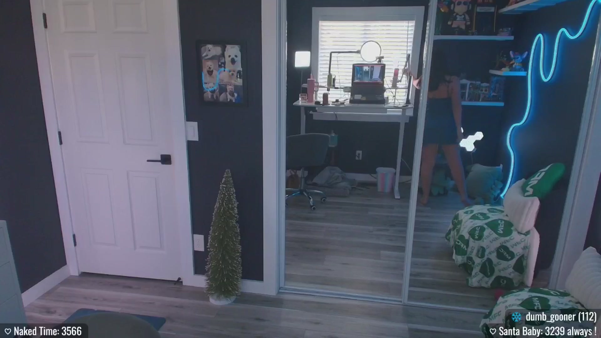 Gallery image thumbnail from MACK3NZIE's myfreecams stream on, 12/21/2025, 20:49 image 18 of 20