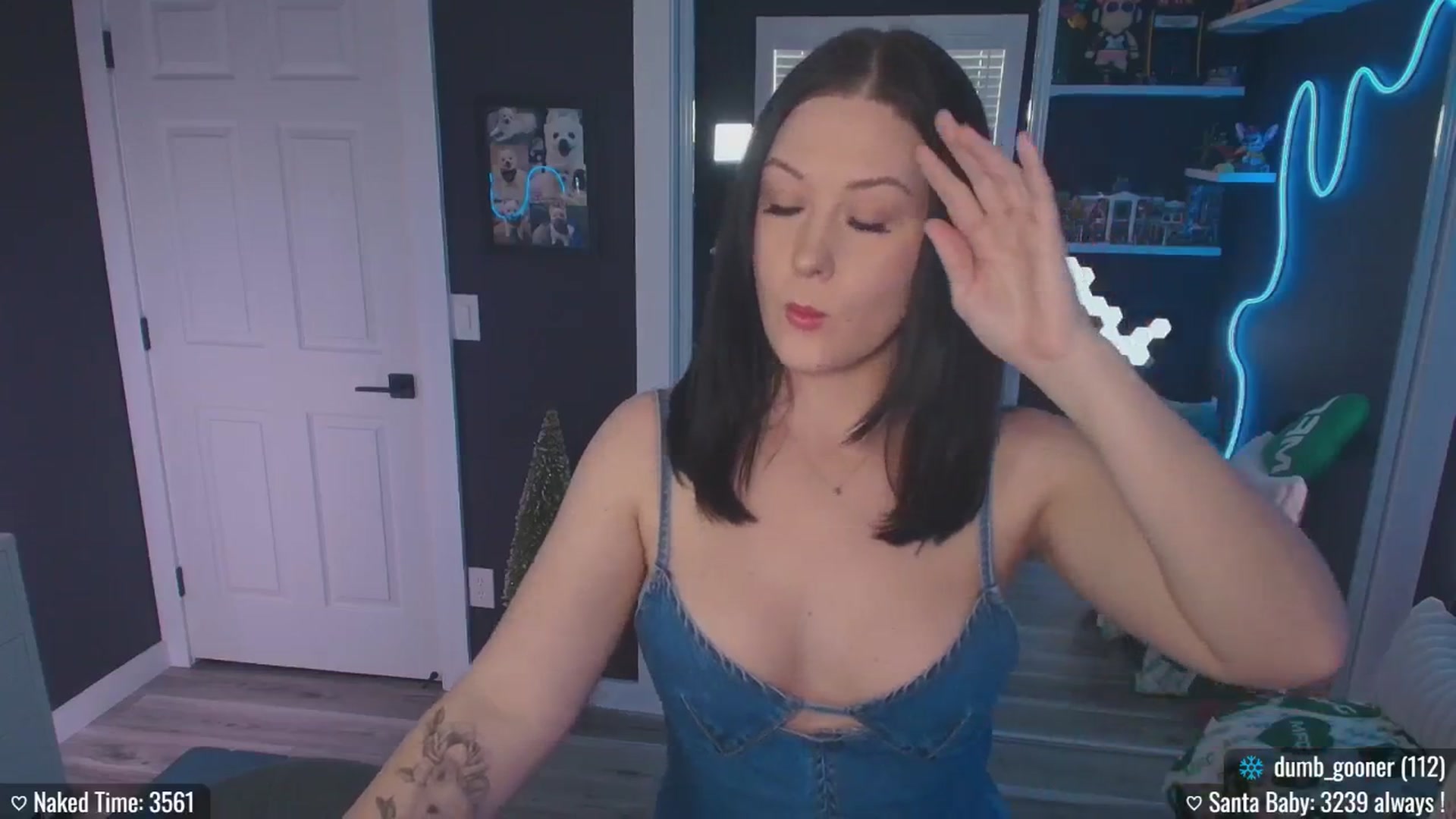 Gallery image thumbnail from MACK3NZIE's myfreecams stream on, 12/21/2025, 20:49 image 19 of 20