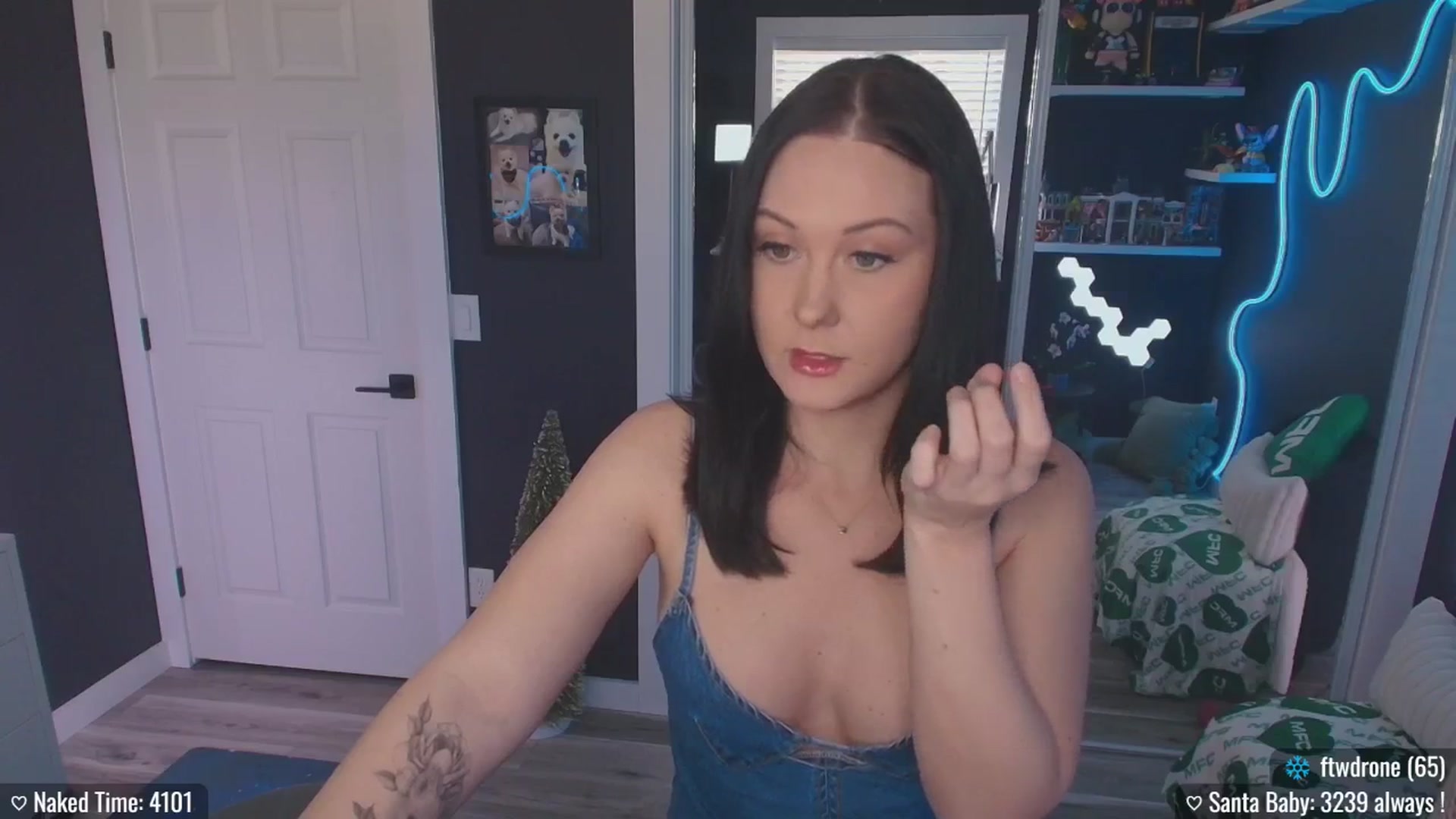 Gallery image thumbnail from MACK3NZIE's myfreecams stream on, 12/21/2025, 20:49 image 12 of 20