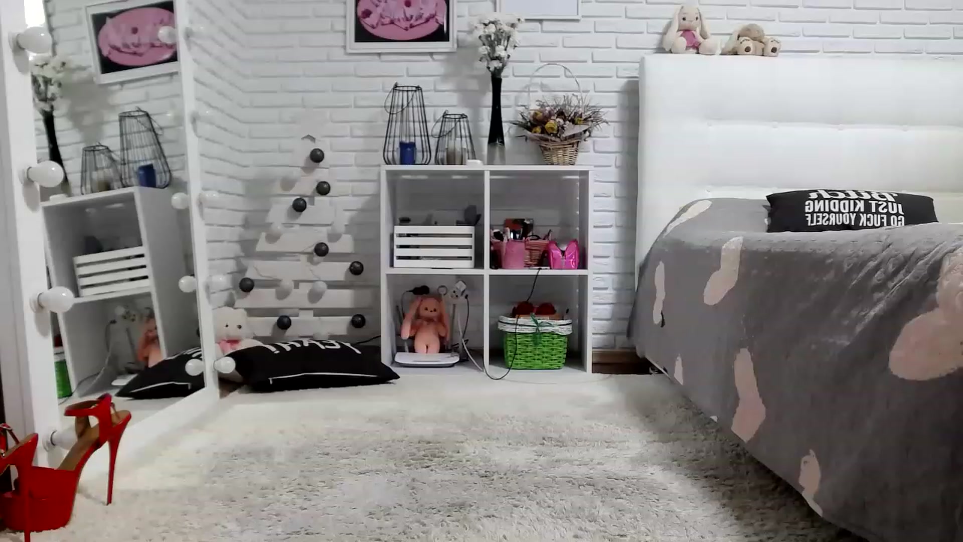 Gallery image thumbnail from MALINA_XXX's myfreecams stream on, 01/31/2023, 18:19 image 14 of 20