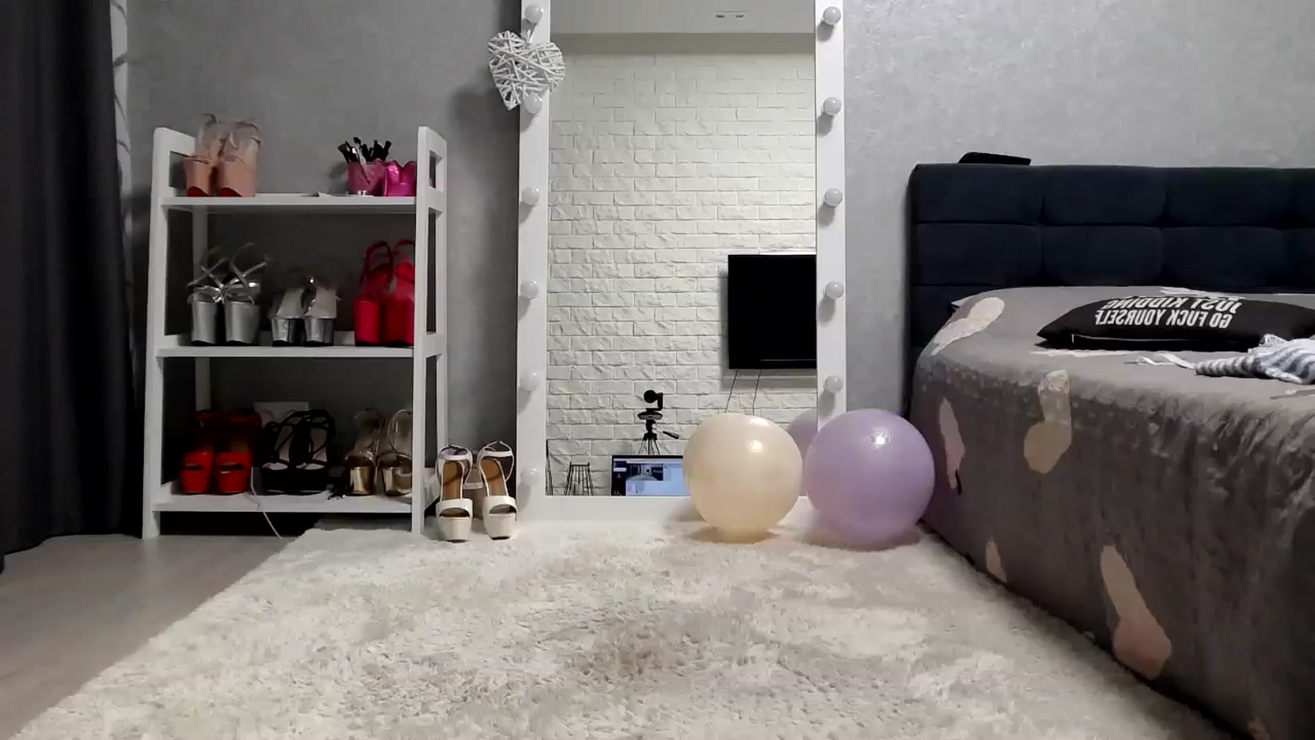 Gallery image thumbnail from MALINA_XXX's myfreecams stream on, 10/31/2023, 18:10 image 16 of 20