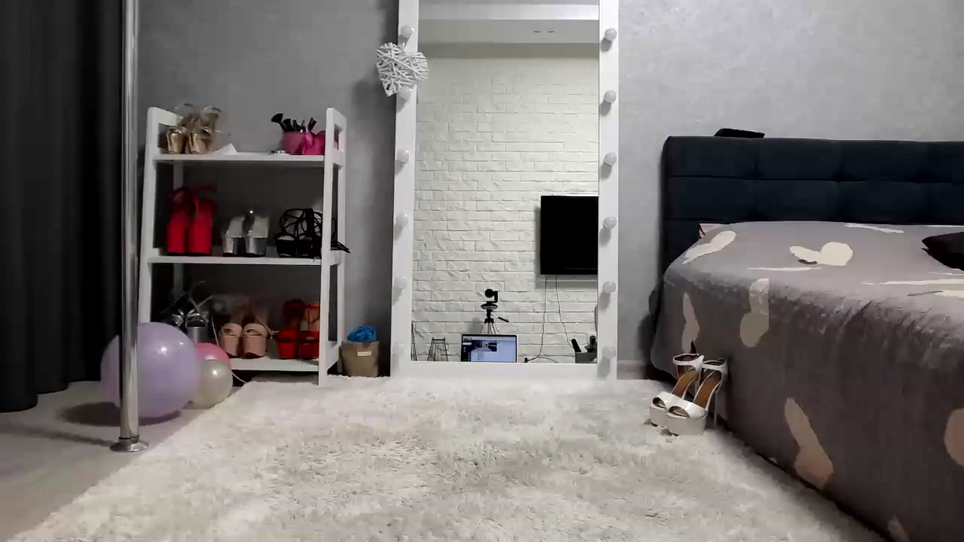 Gallery image thumbnail from MALINA_XXX's myfreecams stream on, 12/02/2023, 17:21 image 13 of 20