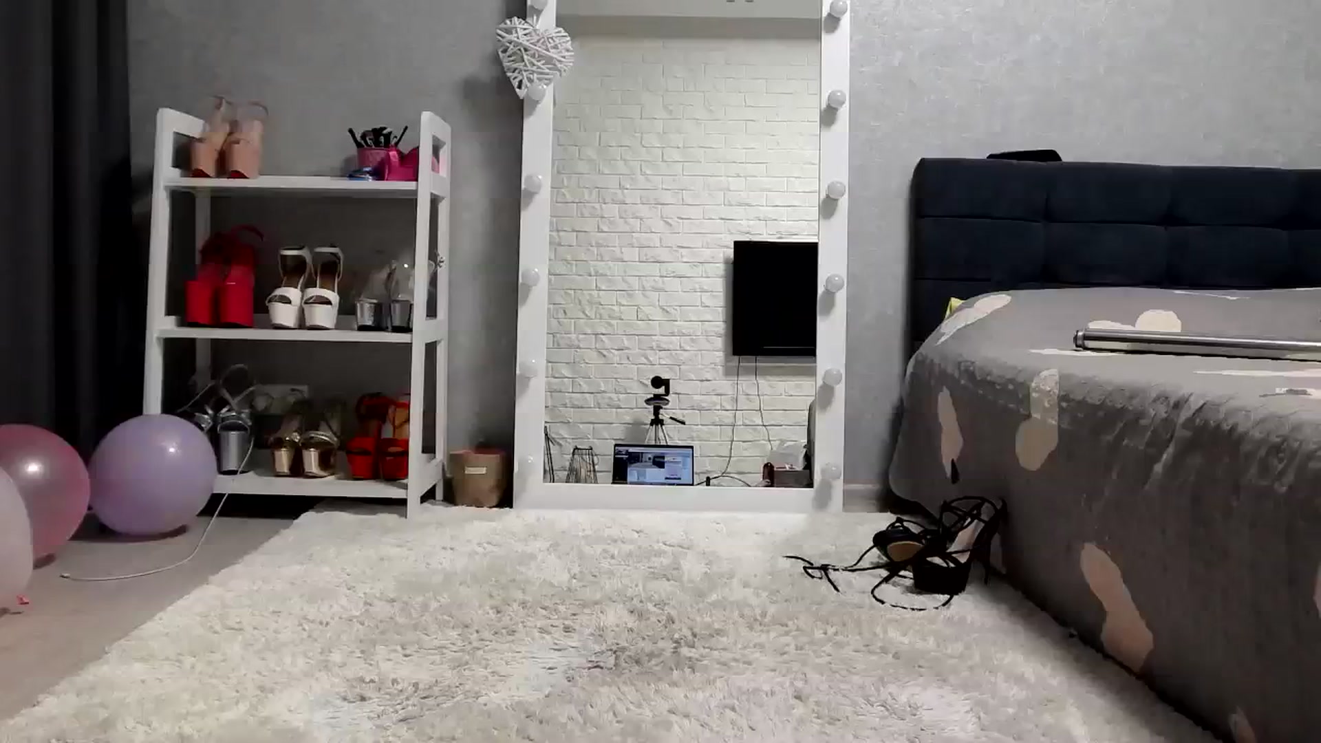 Gallery image thumbnail from MALINA_XXX's myfreecams stream on, 12/16/2023, 18:31 image 16 of 20