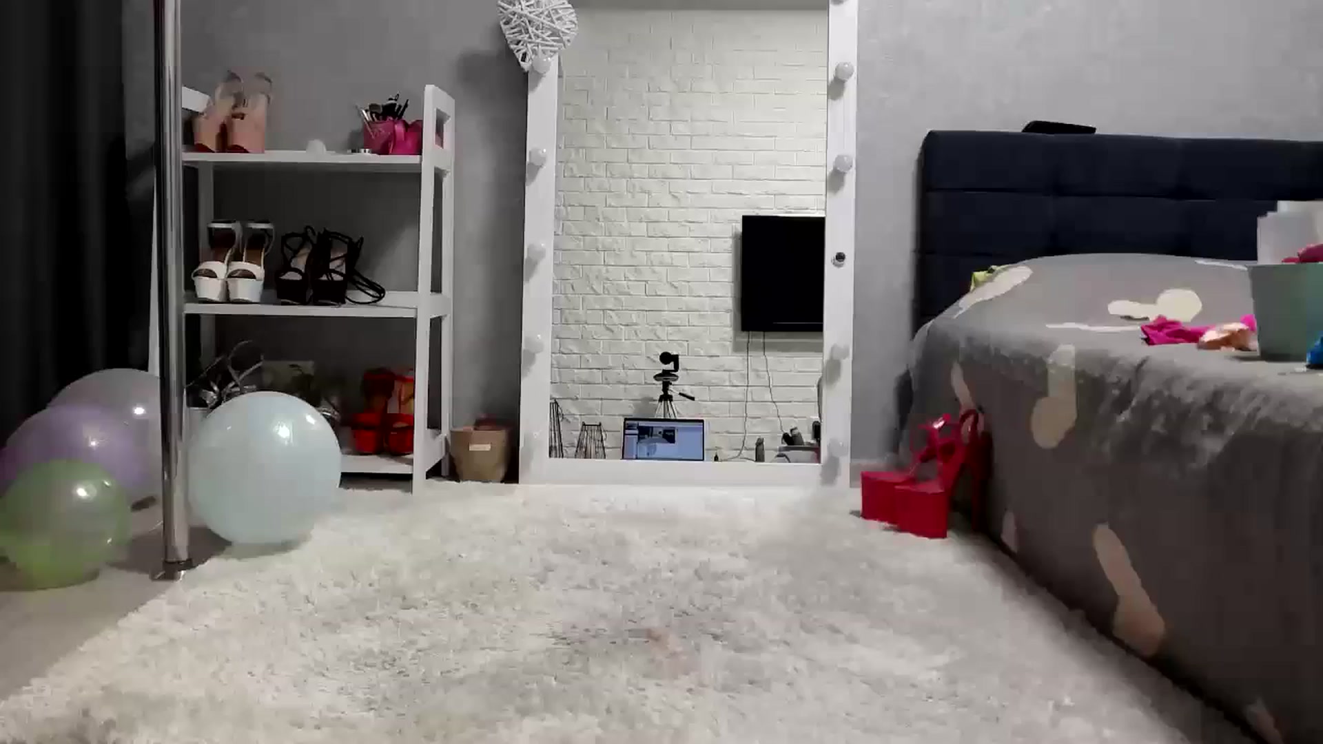 Gallery image thumbnail from MALINA_XXX's myfreecams stream on, 12/22/2023, 16:41 image 18 of 20