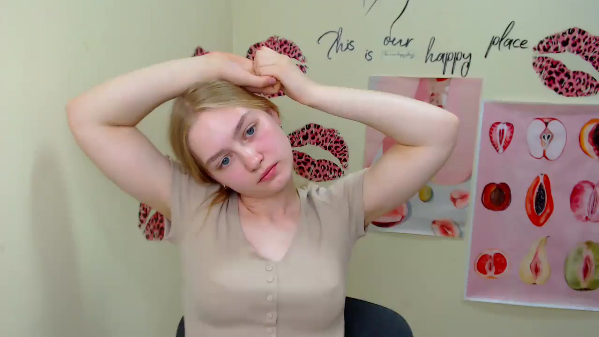 Gallery image thumbnail from MClaara's myfreecams stream on, 06/19/2025, 09:49 image 10 of 20