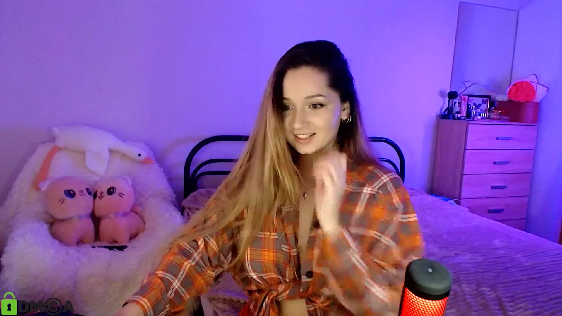 Gallery image thumbnail from MEDIA_'s myfreecams stream on, 04/29/2025, 24:01 image 17 of 20