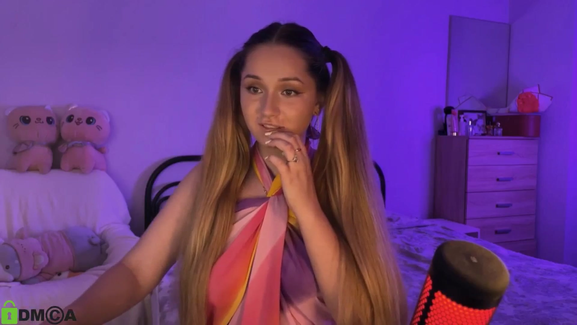 Gallery image thumbnail from MEDIA_'s myfreecams stream on, 08/15/2025, 18:08 image 16 of 20