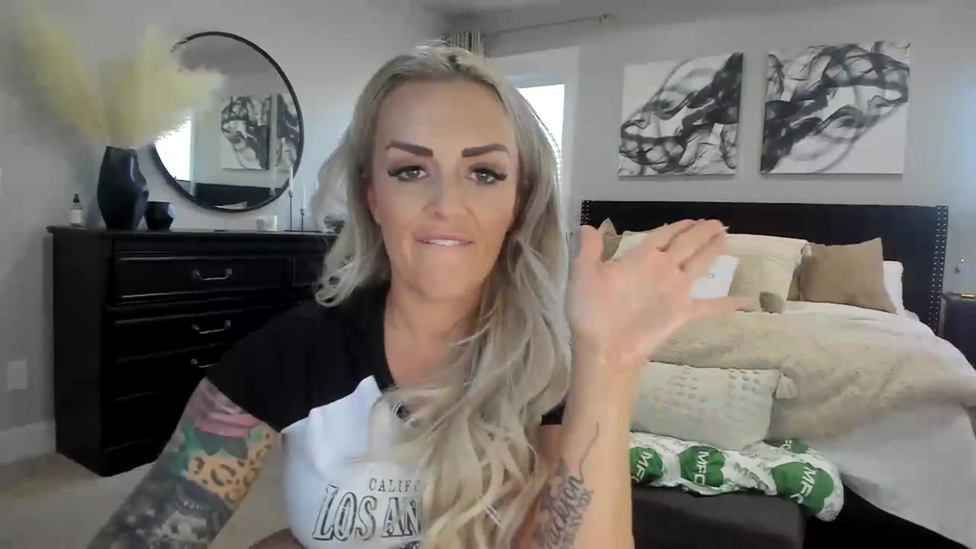 Gallery image thumbnail from MFCCamModel's myfreecams stream on, 11/19/2022, 20:28 image 5 of 20