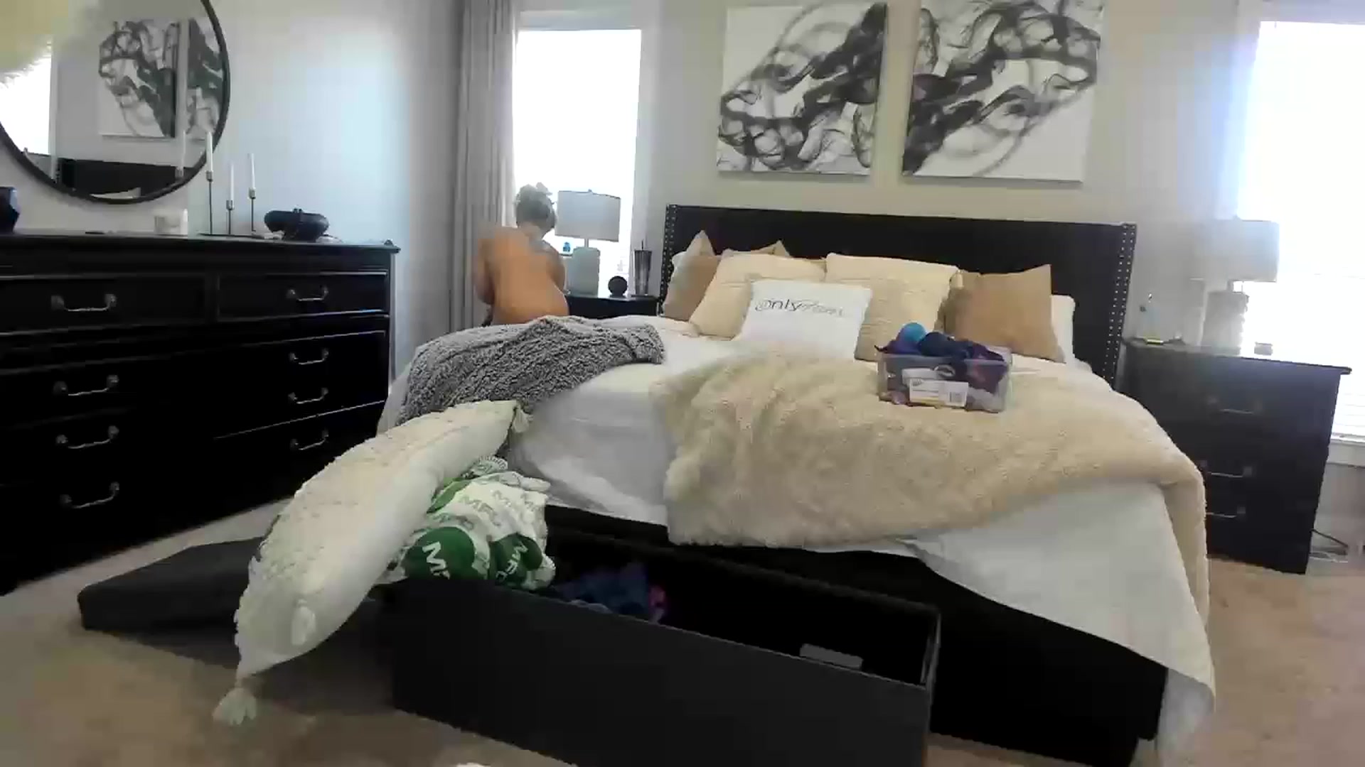 Gallery image thumbnail from MFCCamModel's myfreecams stream on, 11/19/2022, 21:36 image 13 of 20