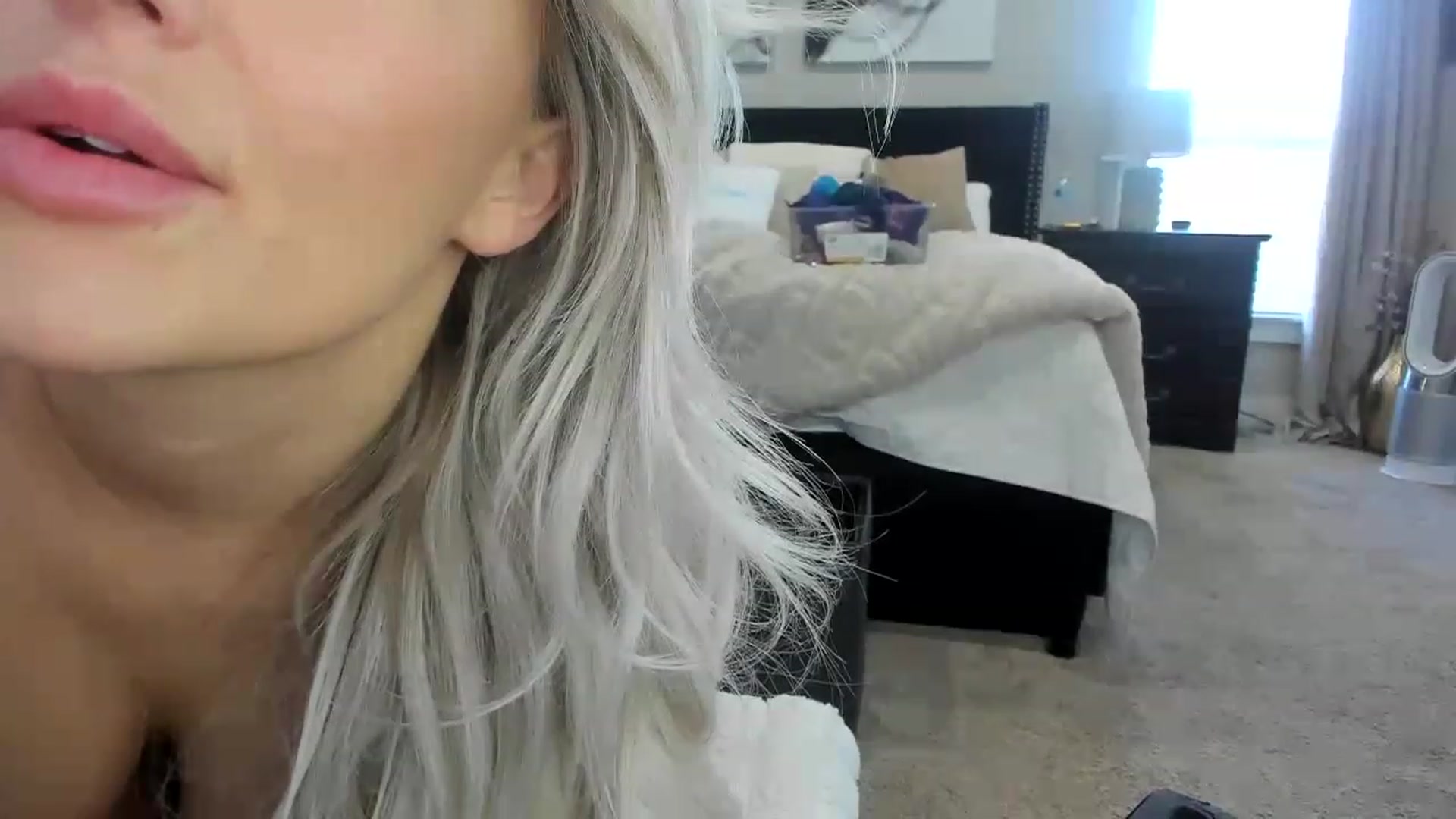 Gallery image thumbnail from MFCCamModel's myfreecams stream on, 11/19/2022, 21:47 image 8 of 20