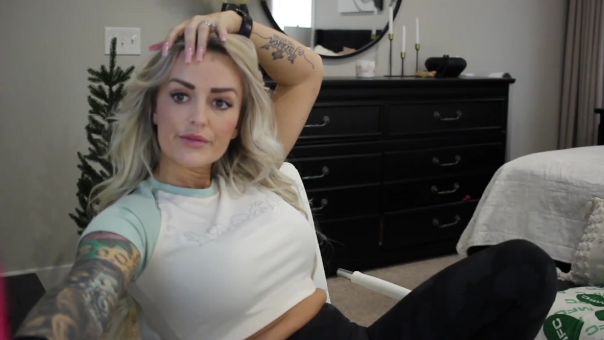 Gallery image thumbnail from MFCCamModel's myfreecams stream on, 11/21/2022, 22:38 image 6 of 20