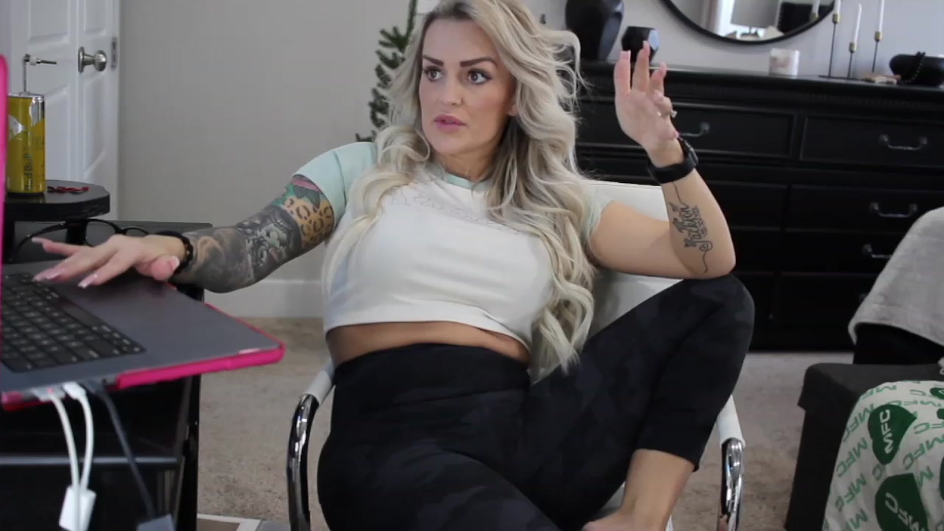 Gallery image thumbnail from MFCCamModel's myfreecams stream on, 11/21/2022, 22:38 image 3 of 20