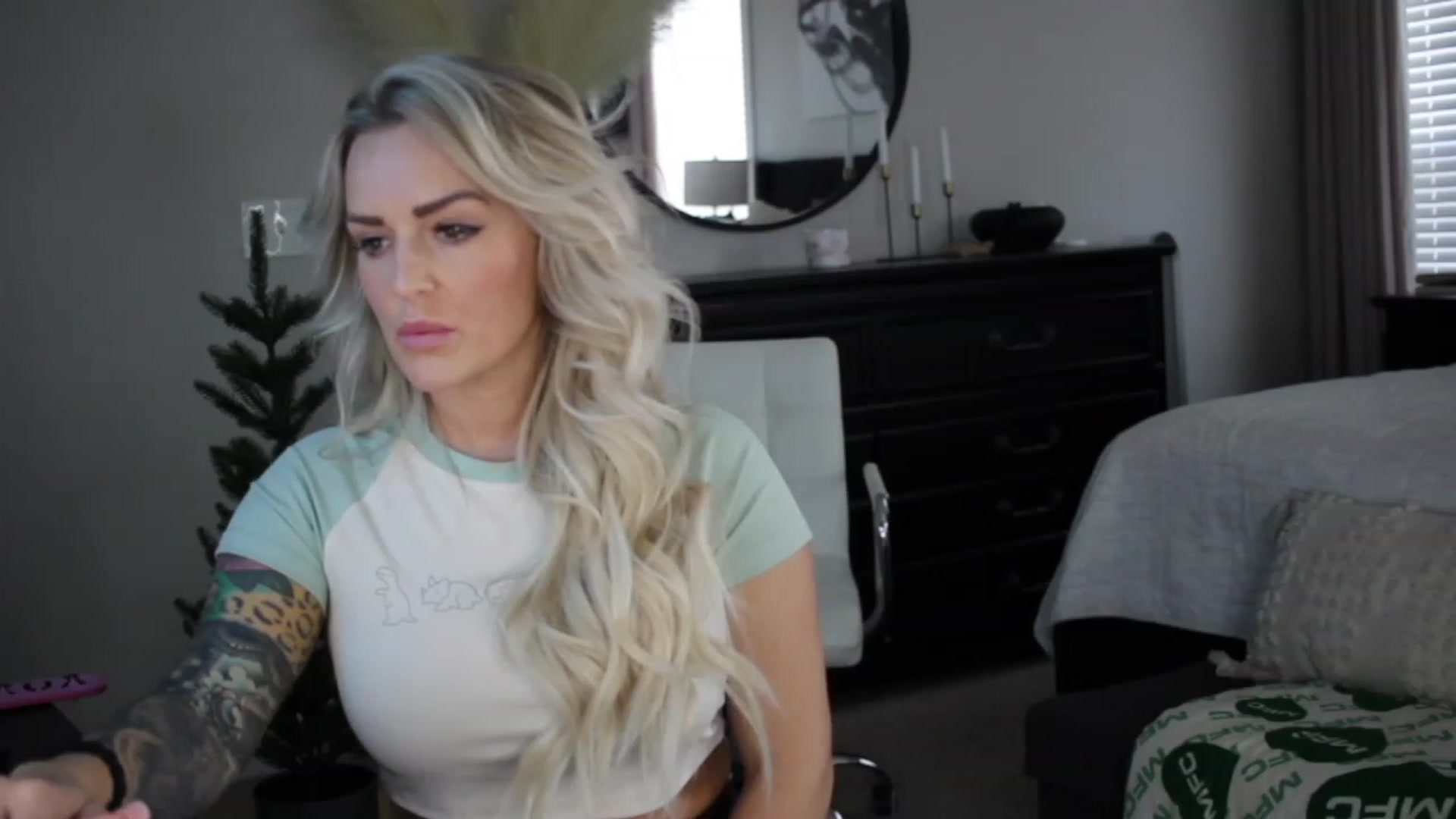 Gallery image thumbnail from MFCCamModel's myfreecams stream on, 11/21/2022, 22:38 image 18 of 20