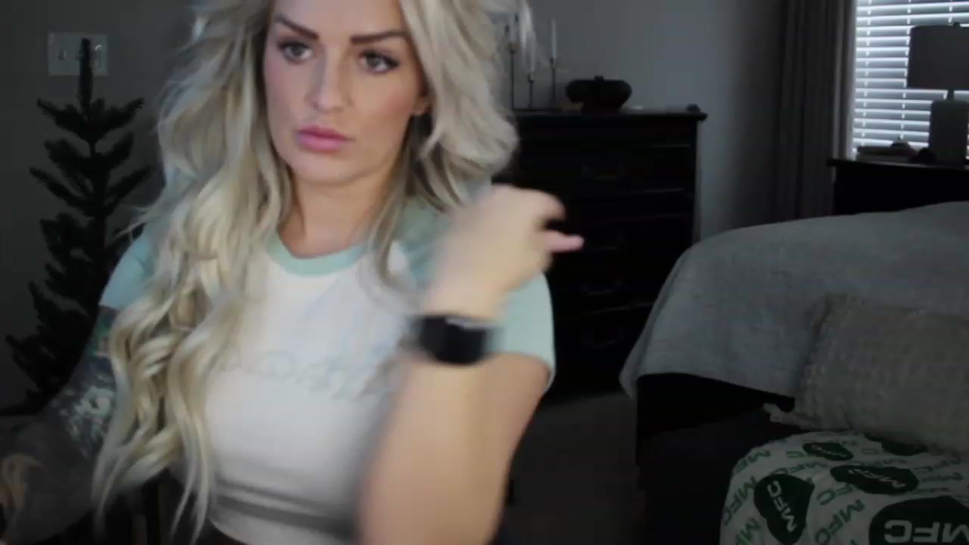 Gallery image thumbnail from MFCCamModel's myfreecams stream on, 11/21/2022, 22:38 image 10 of 20