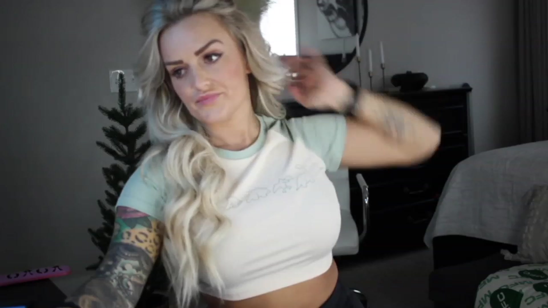 Gallery image thumbnail from MFCCamModel's myfreecams stream on, 11/21/2022, 22:38 image 14 of 20