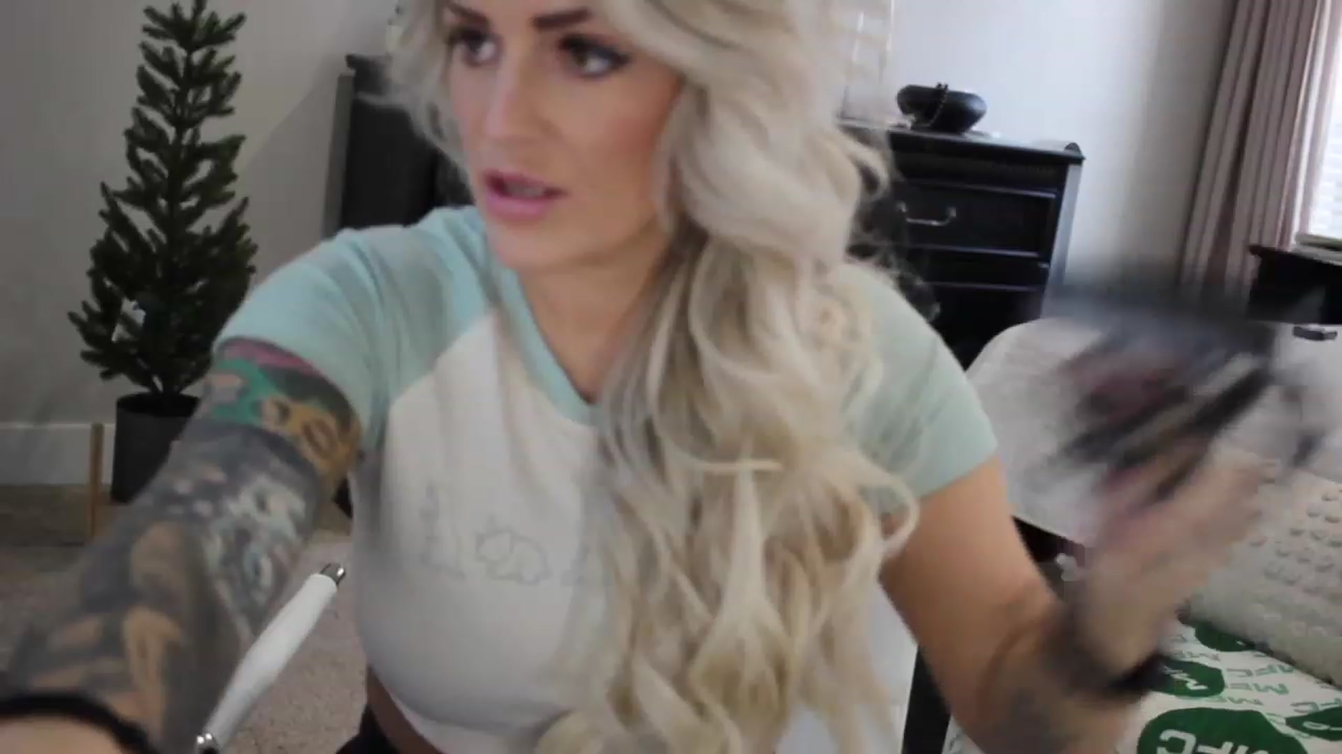Gallery image thumbnail from MFCCamModel's myfreecams stream on, 11/21/2022, 22:38 image 4 of 20