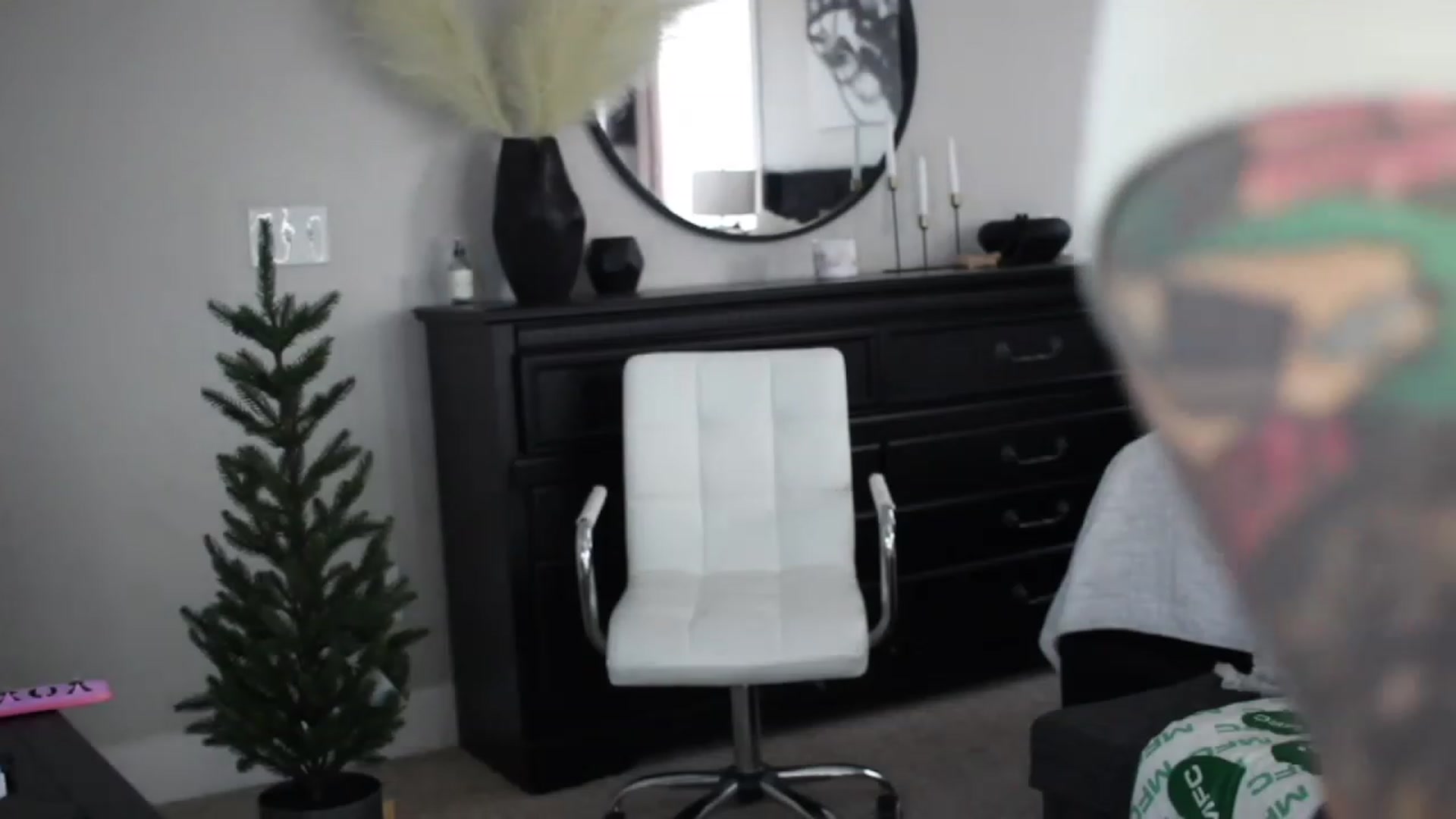 Gallery image thumbnail from MFCCamModel's myfreecams stream on, 11/21/2022, 22:38 image 17 of 20