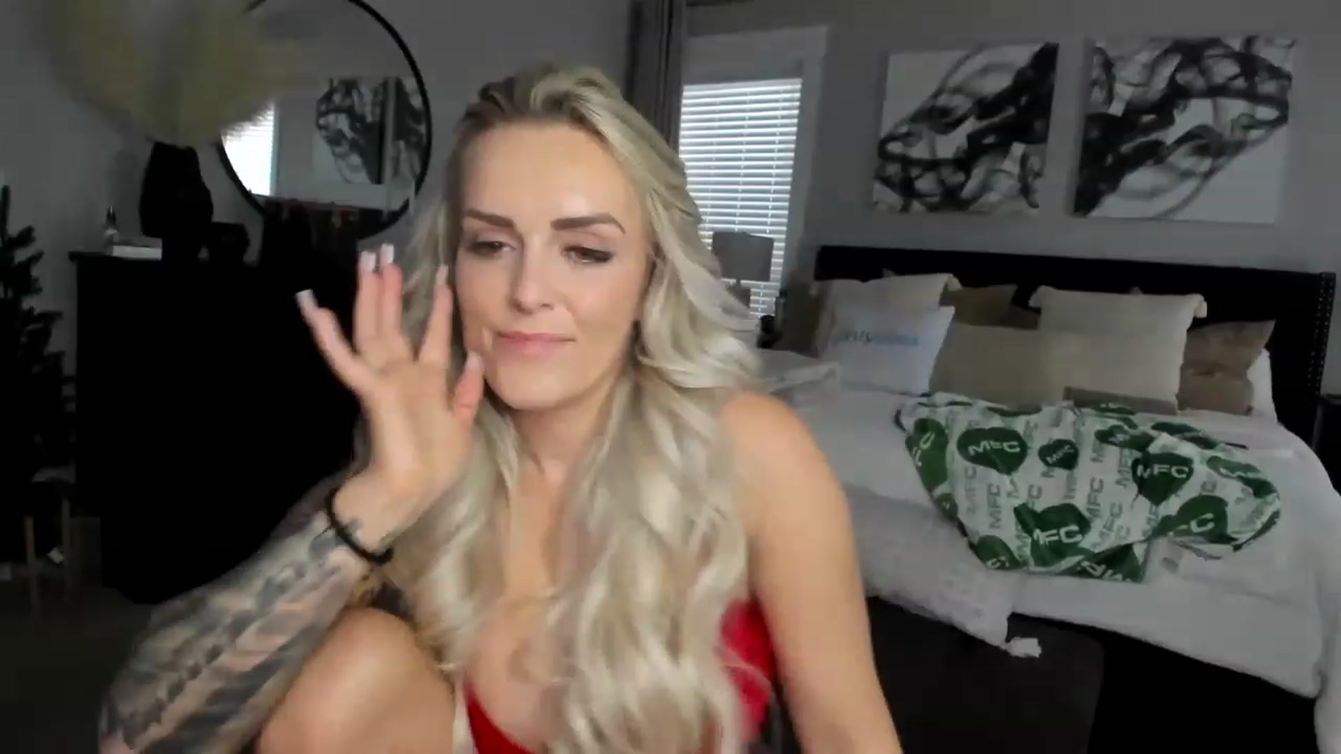 Gallery image thumbnail from MFCCamModel's myfreecams stream on, 11/22/2022, 23:22 image 3 of 20