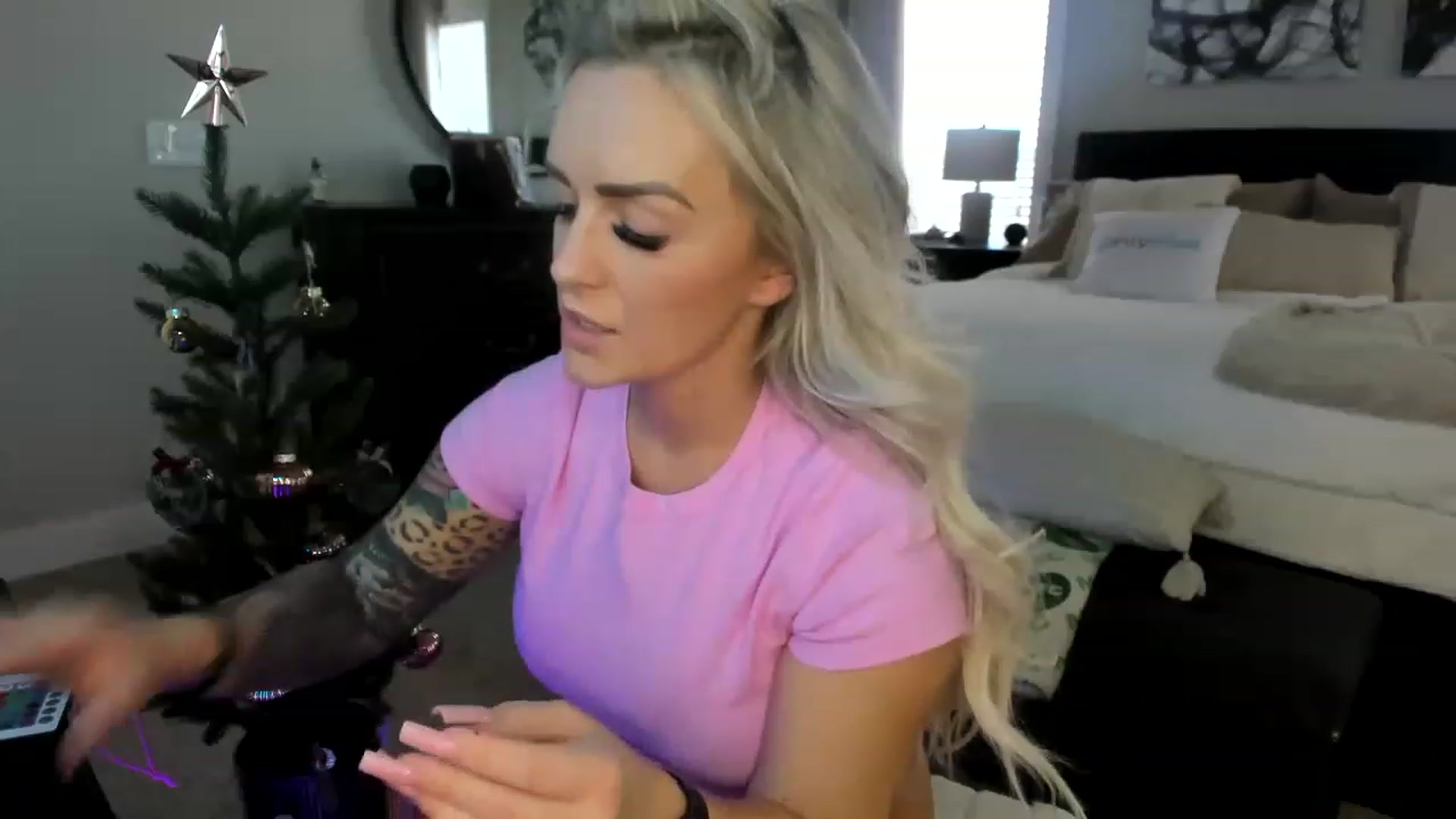 Gallery image thumbnail from MFCCamModel's myfreecams stream on, 11/23/2022, 23:18 image 10 of 20