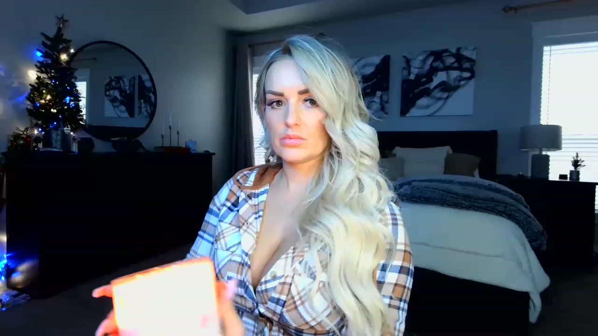 Gallery image thumbnail from MFCCamModel's myfreecams stream on, 12/01/2022, 22:23 image 11 of 20