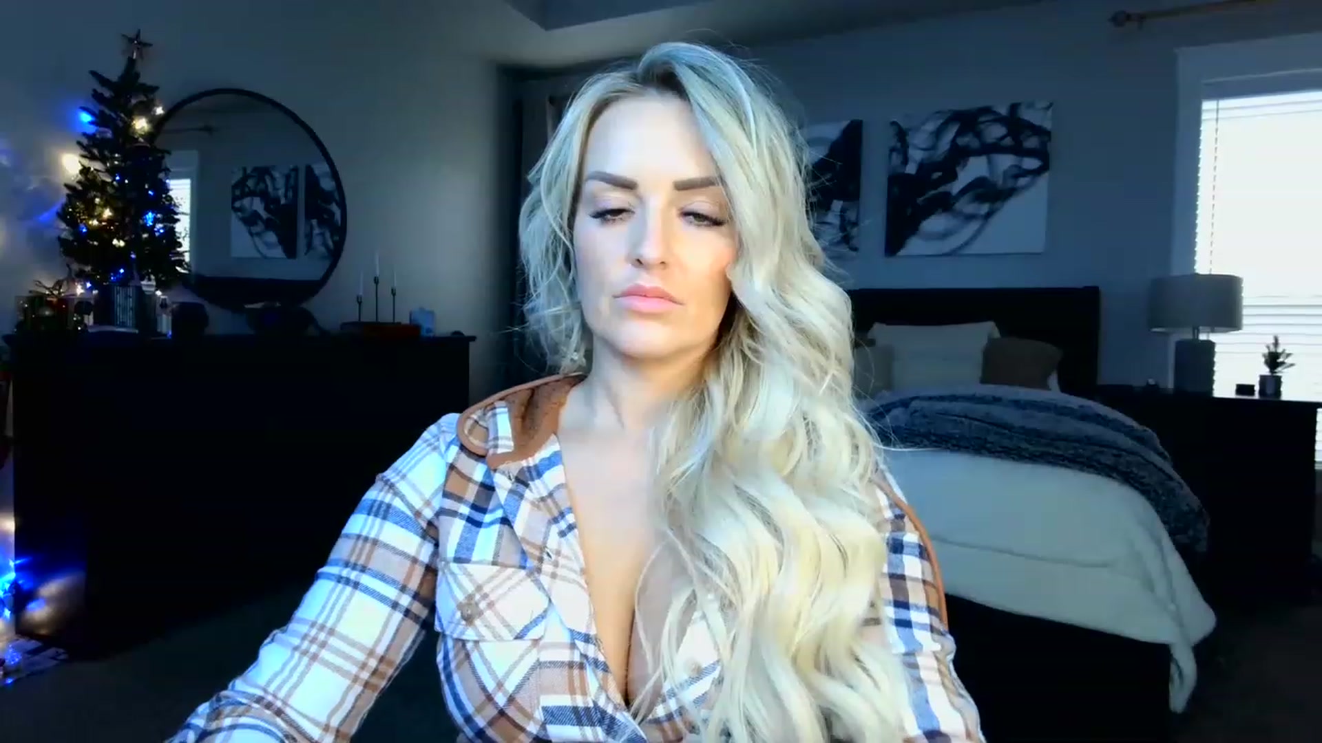 Gallery image thumbnail from MFCCamModel's myfreecams stream on, 12/01/2022, 22:23 image 9 of 20