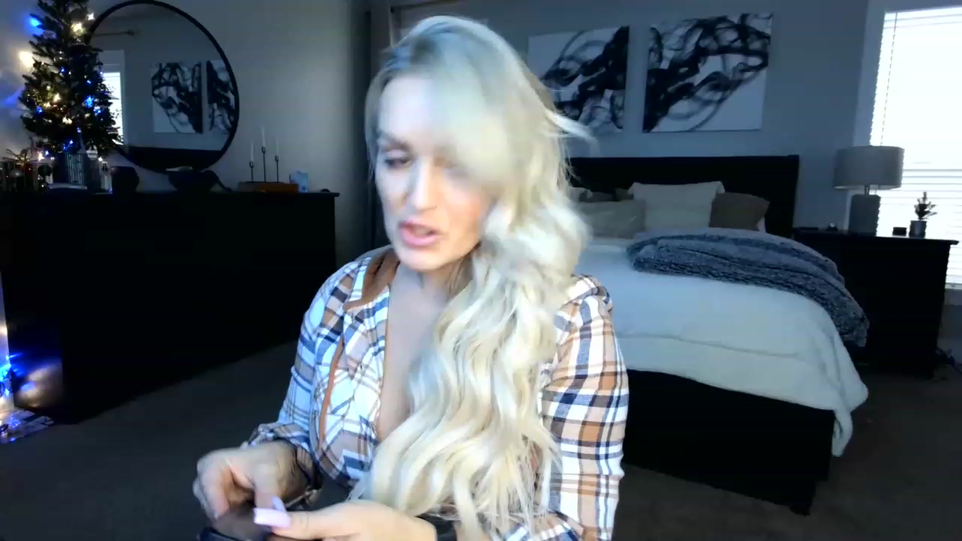 Gallery image thumbnail from MFCCamModel's myfreecams stream on, 12/01/2022, 22:23 image 1 of 20