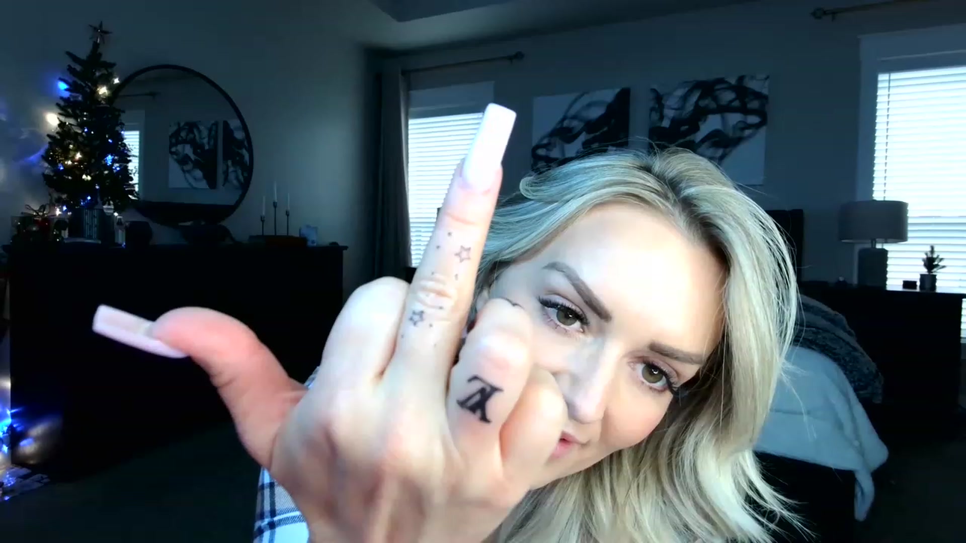 Gallery image thumbnail from MFCCamModel's myfreecams stream on, 12/01/2022, 22:23 image 5 of 20