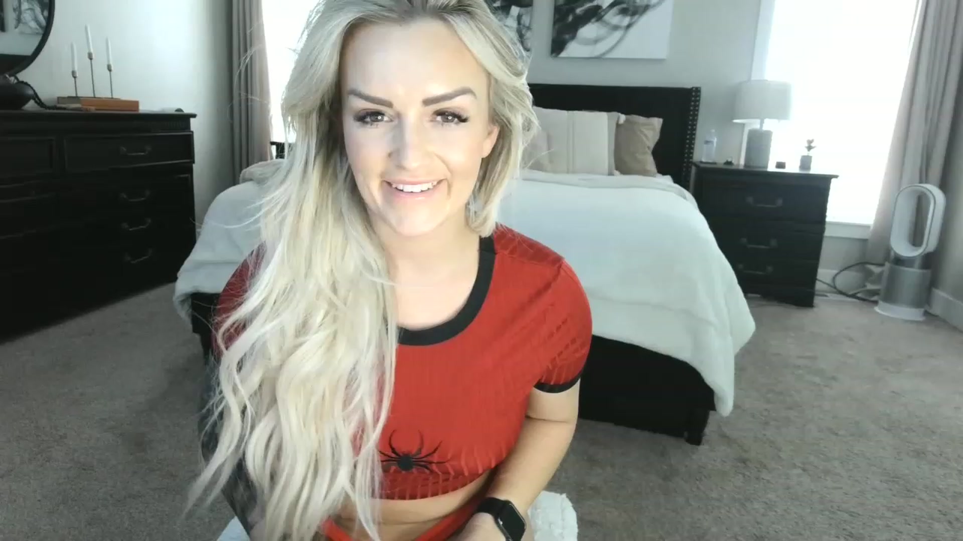 Gallery image thumbnail from MFCCamModel's myfreecams stream on, 12/04/2022, 22:11 image 16 of 20