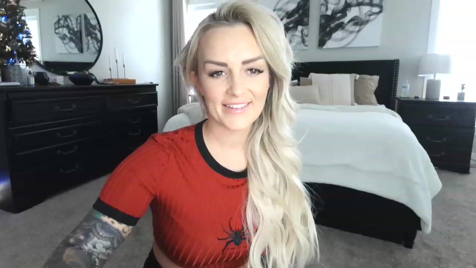 Gallery image thumbnail from MFCCamModel's myfreecams stream on, 12/04/2022, 22:11 image 1 of 20