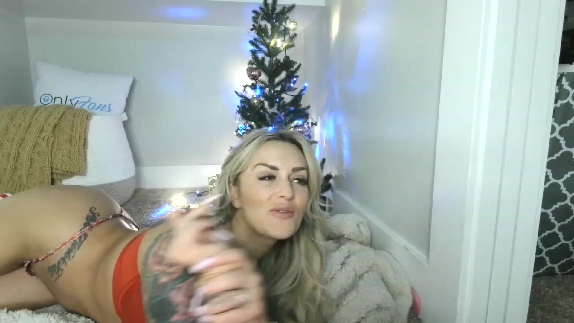 Gallery image thumbnail from MFCCamModel's myfreecams stream on, 12/08/2022, 24:22 image 20 of 20