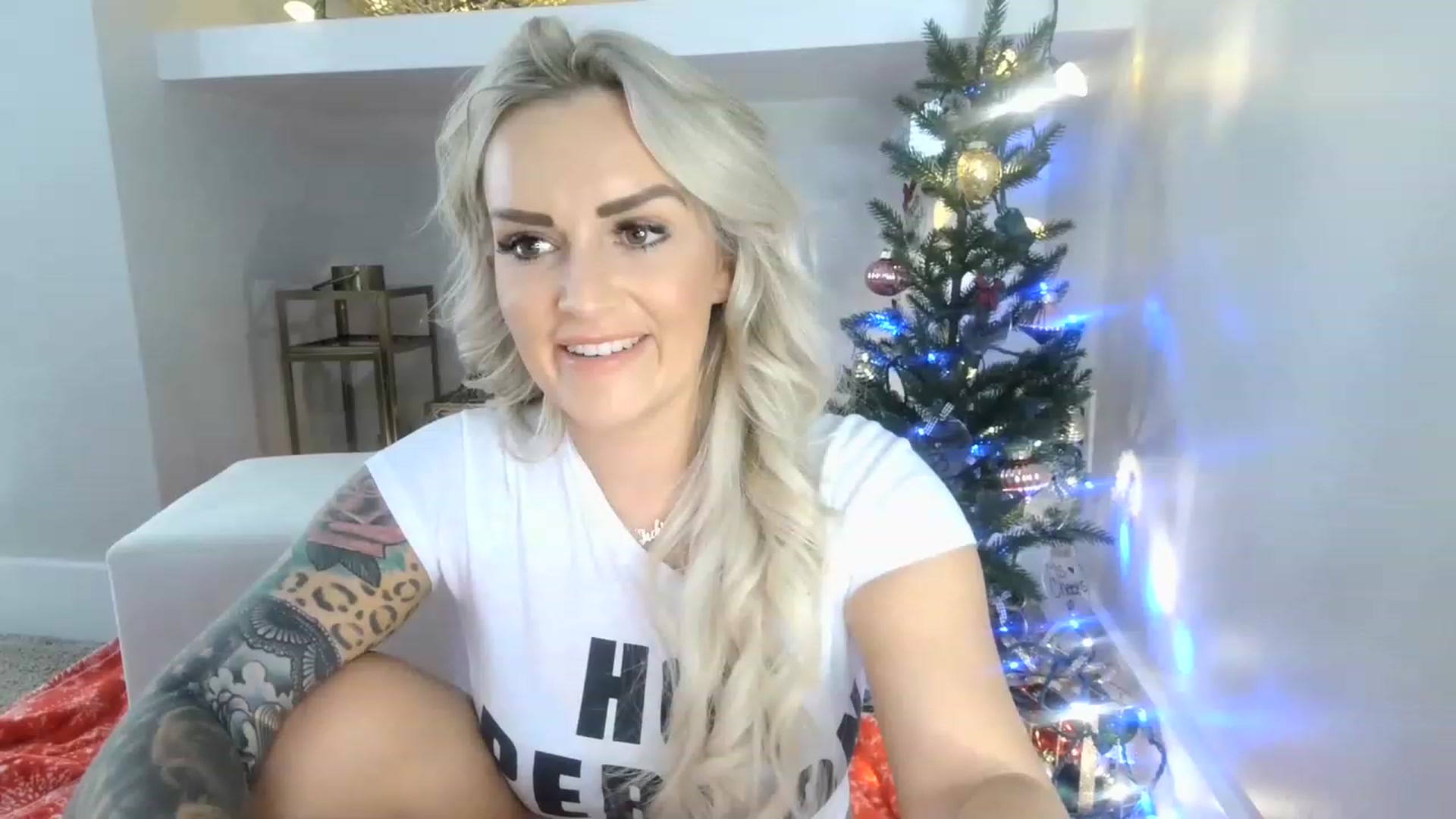 Gallery image thumbnail from MFCCamModel's myfreecams stream on, 12/18/2022, 22:40 image 10 of 20