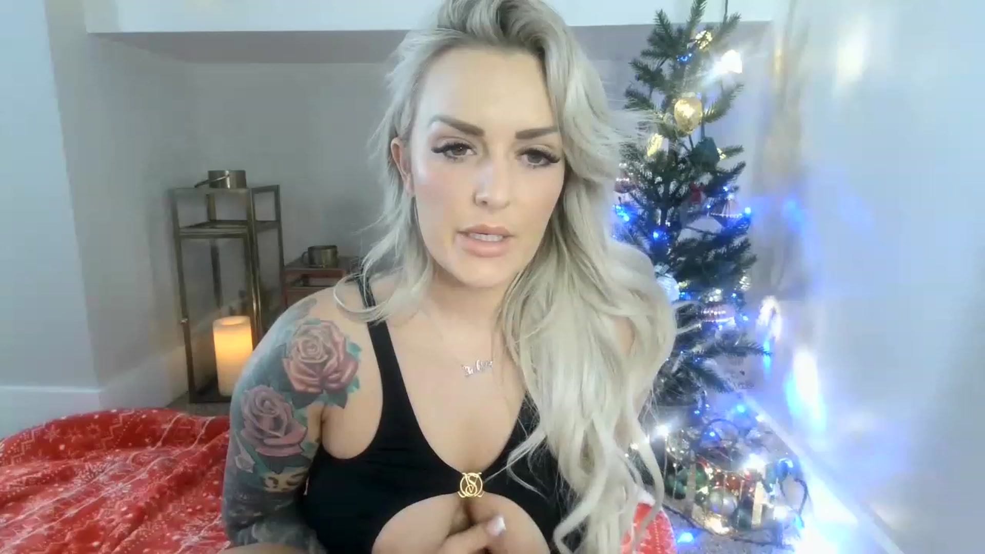 Gallery image thumbnail from MFCCamModel's myfreecams stream on, 12/22/2022, 24:38 image 3 of 20