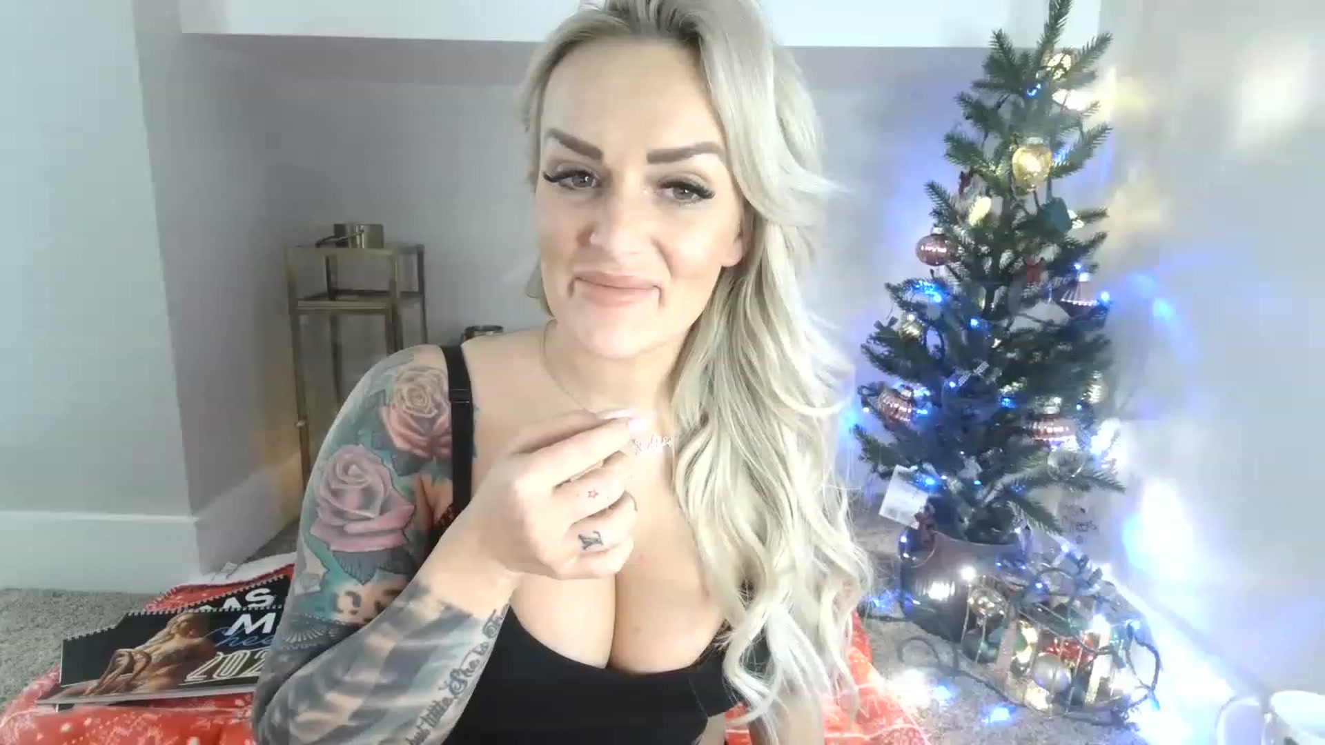 Gallery image thumbnail from MFCCamModel's myfreecams stream on, 12/22/2022, 23:13 image 9 of 20