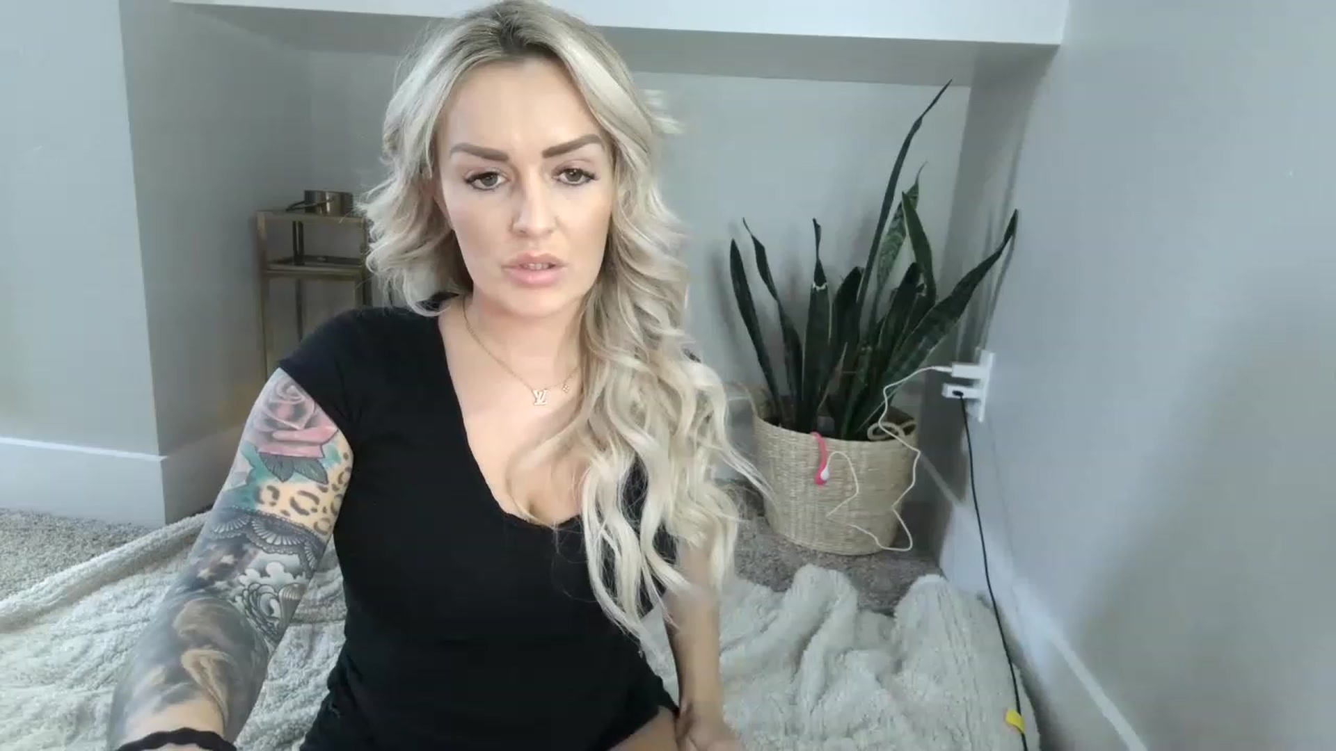 Gallery image thumbnail from MFCCamModel's myfreecams stream on, 01/12/2023, 22:37 image 13 of 20