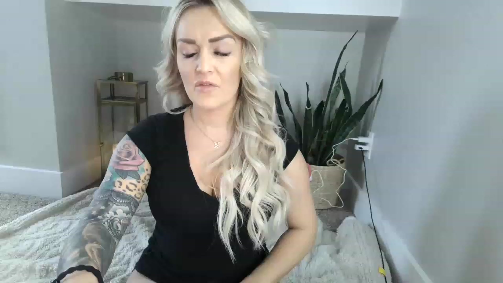 Gallery image thumbnail from MFCCamModel's myfreecams stream on, 01/12/2023, 22:37 image 14 of 20