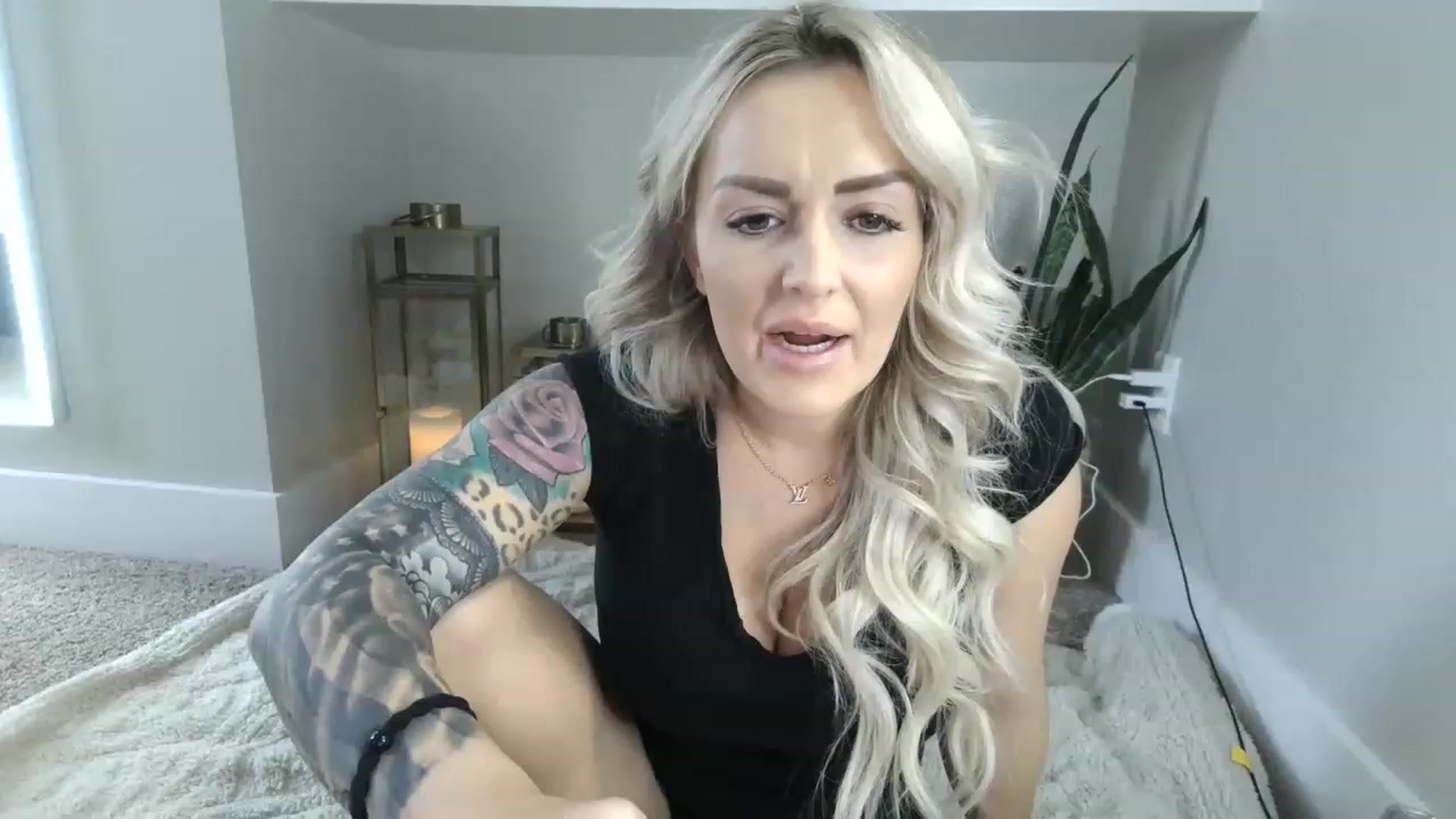 Gallery image thumbnail from MFCCamModel's myfreecams stream on, 01/12/2023, 22:37 image 9 of 20