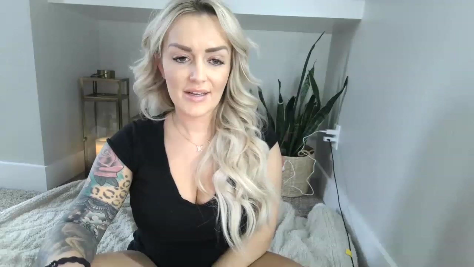 Gallery image thumbnail from MFCCamModel's myfreecams stream on, 01/12/2023, 22:37 image 16 of 20